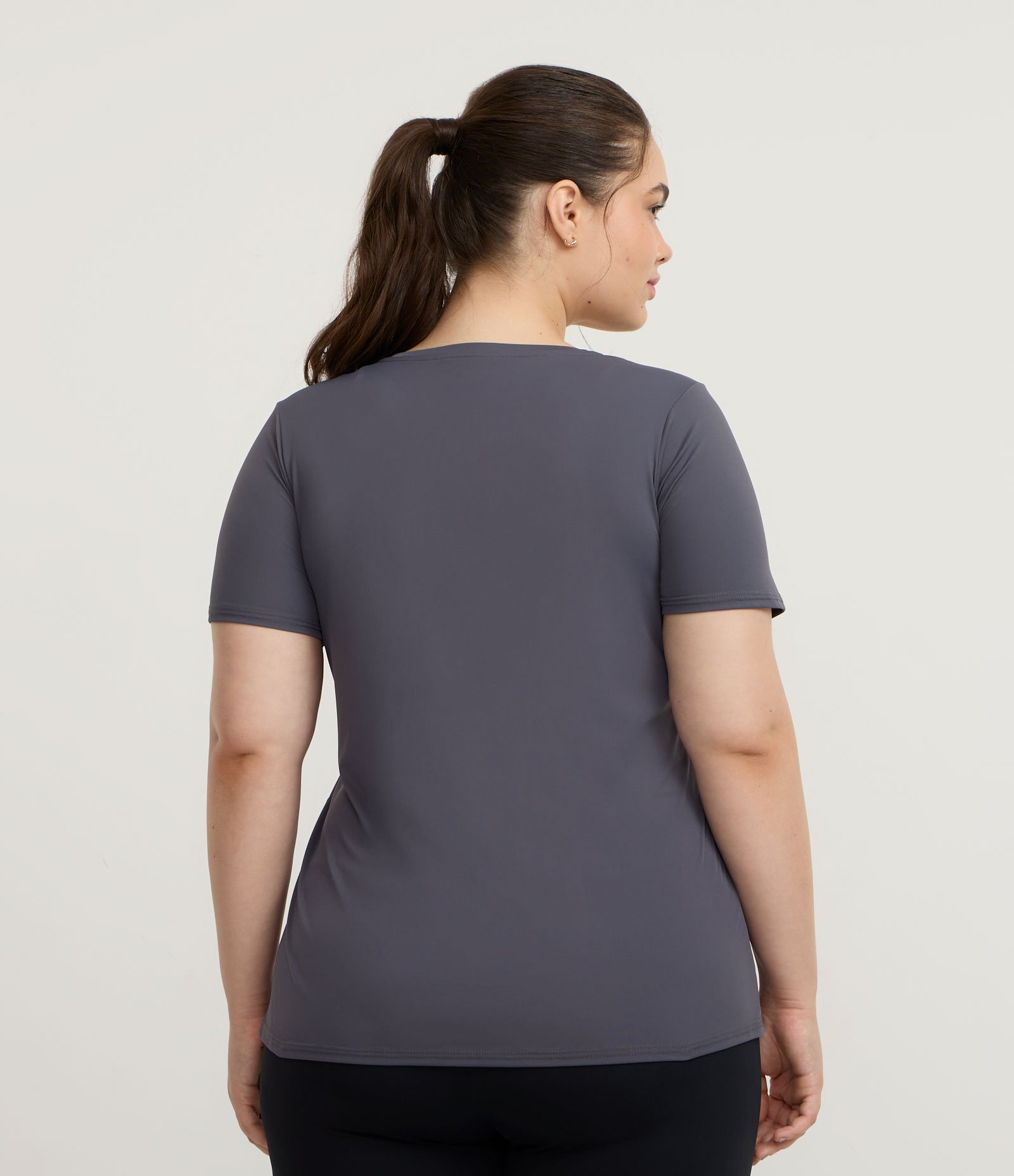 Camiseta Esportiva com Tecnologia Dry Curve & Plus Size Cinza Chumbo 4