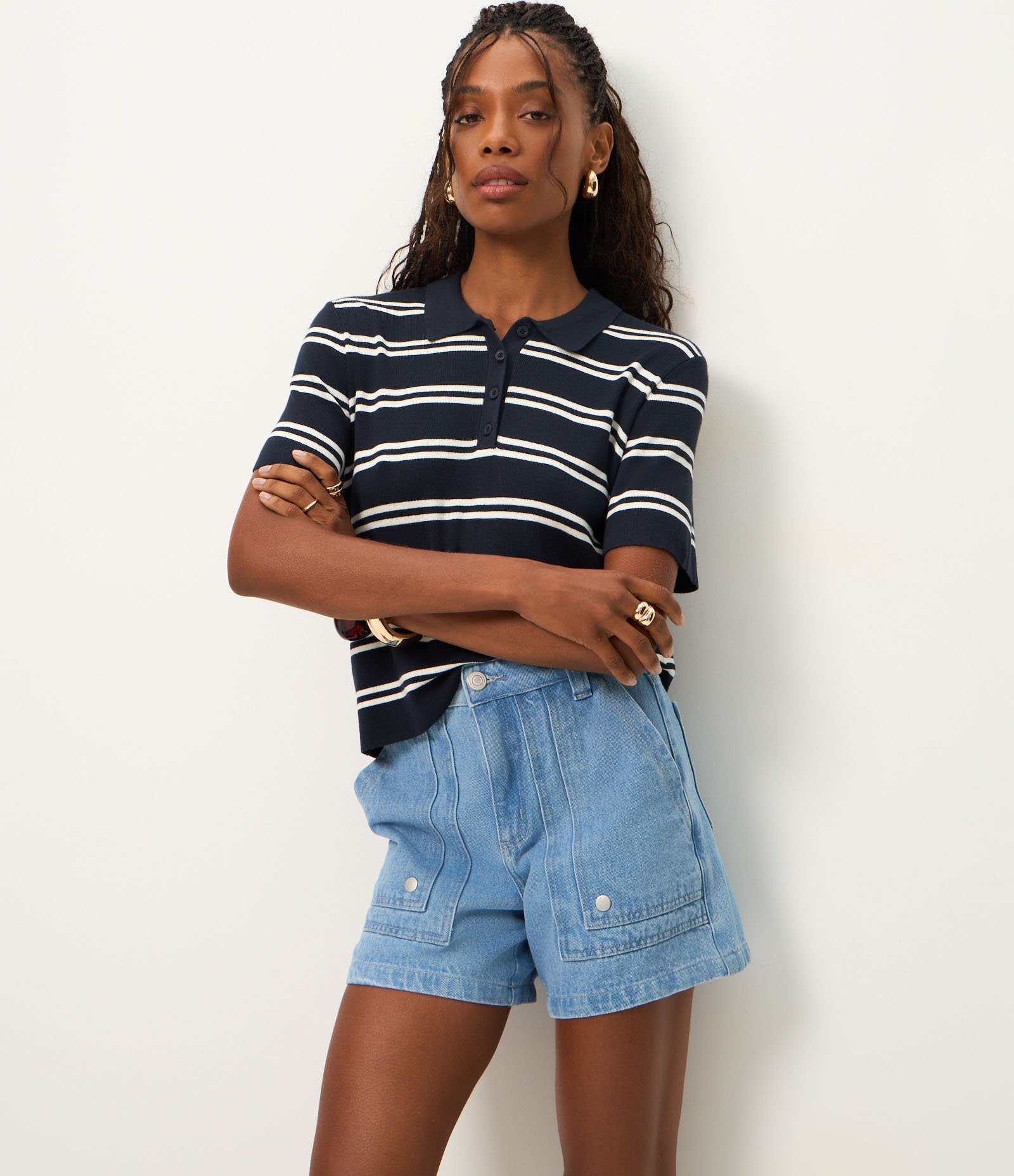 Short Mom em Jeans com Recorte no Bolso Carpinteiro Médio 2