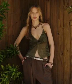 Blusa Frente Única Texturizada com Nó e Abertura