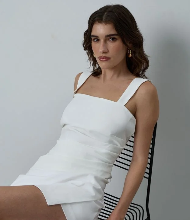 Blusa Alongada com Drapeado Assimétrico e Alça Larga