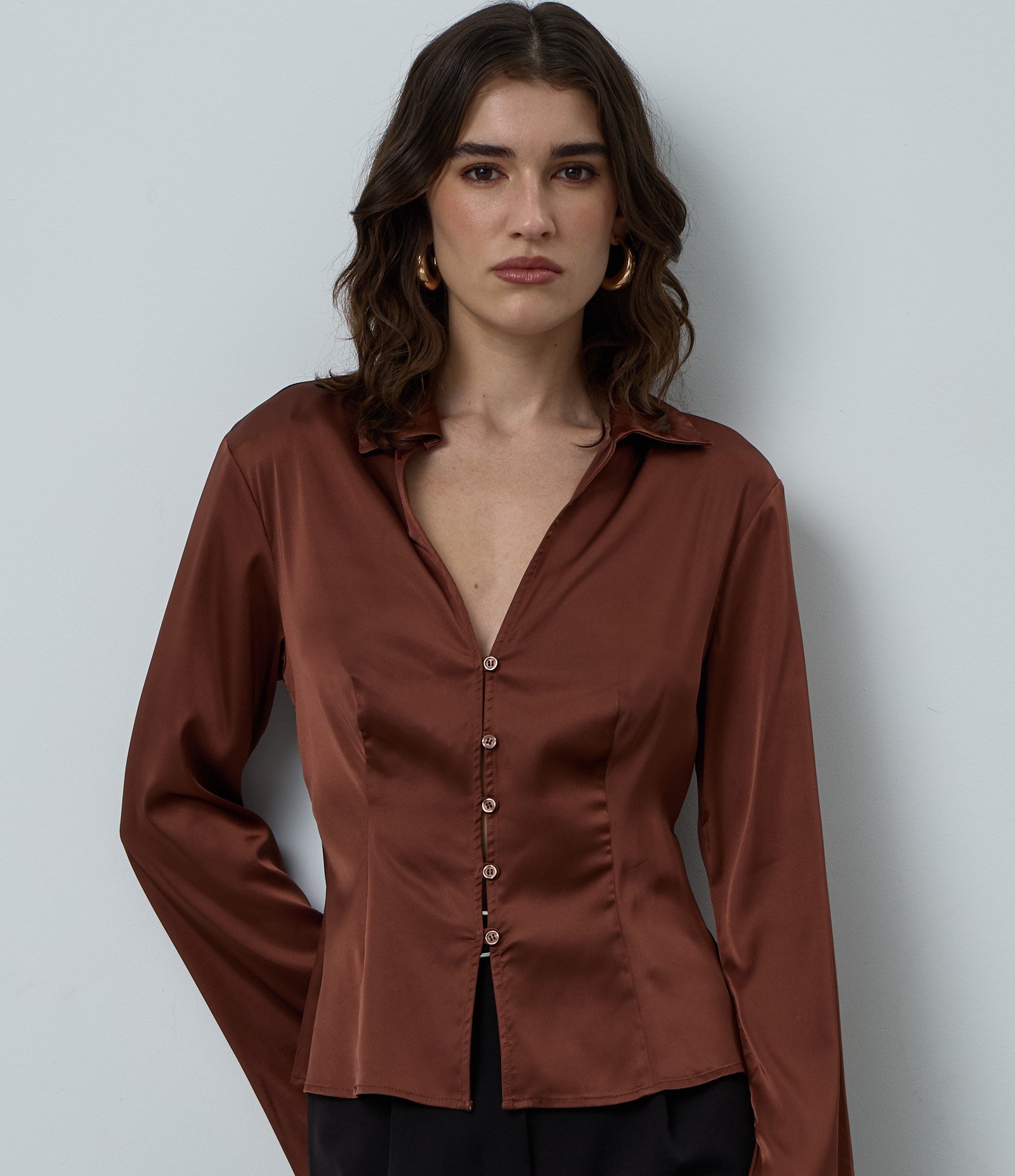 Camisa Regular de Cetim com Manga Longa Sino Marrom 3