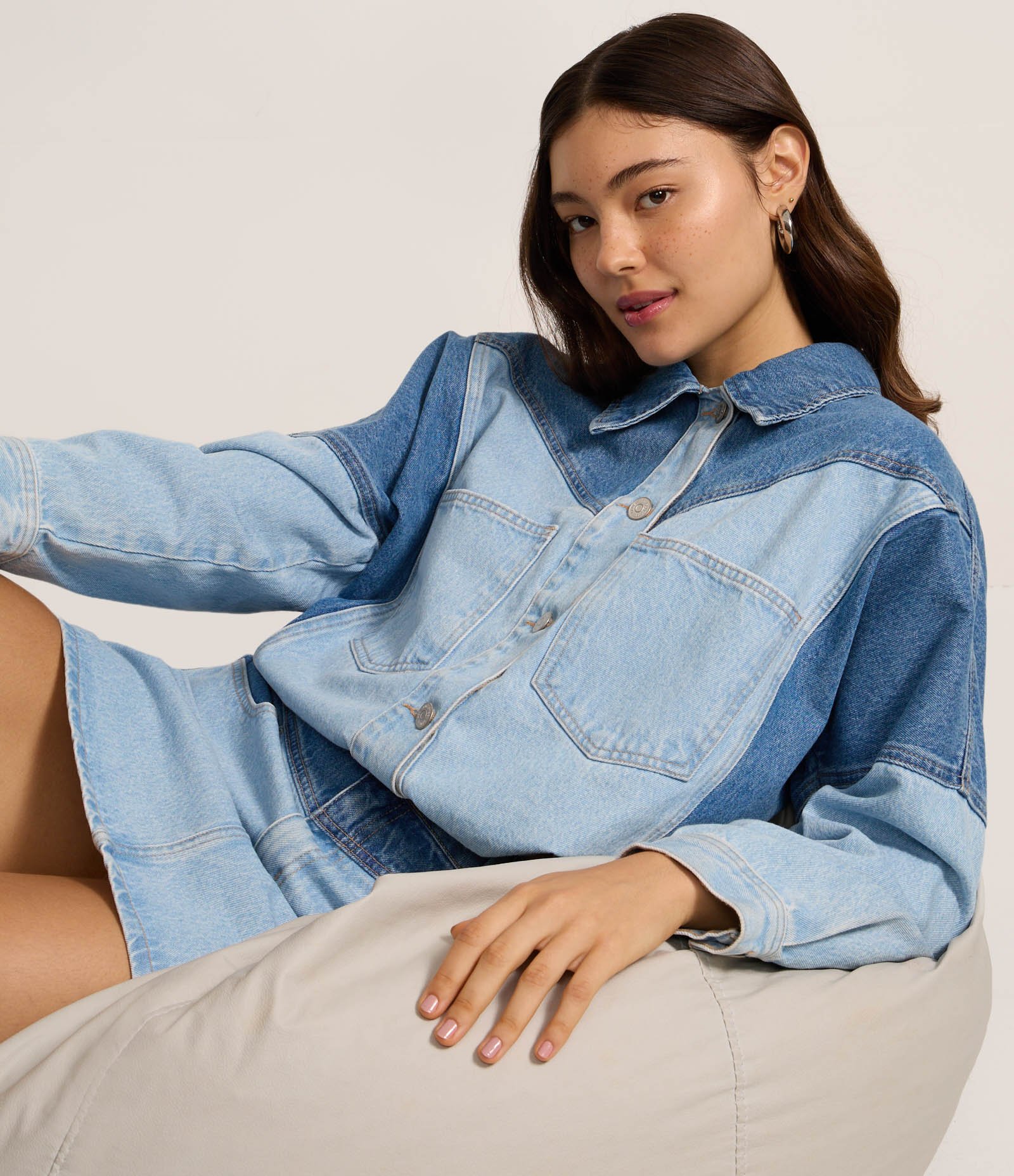 Jaqueta em Jeans com Recortes Bicolor Estruturados Azul Claro 1