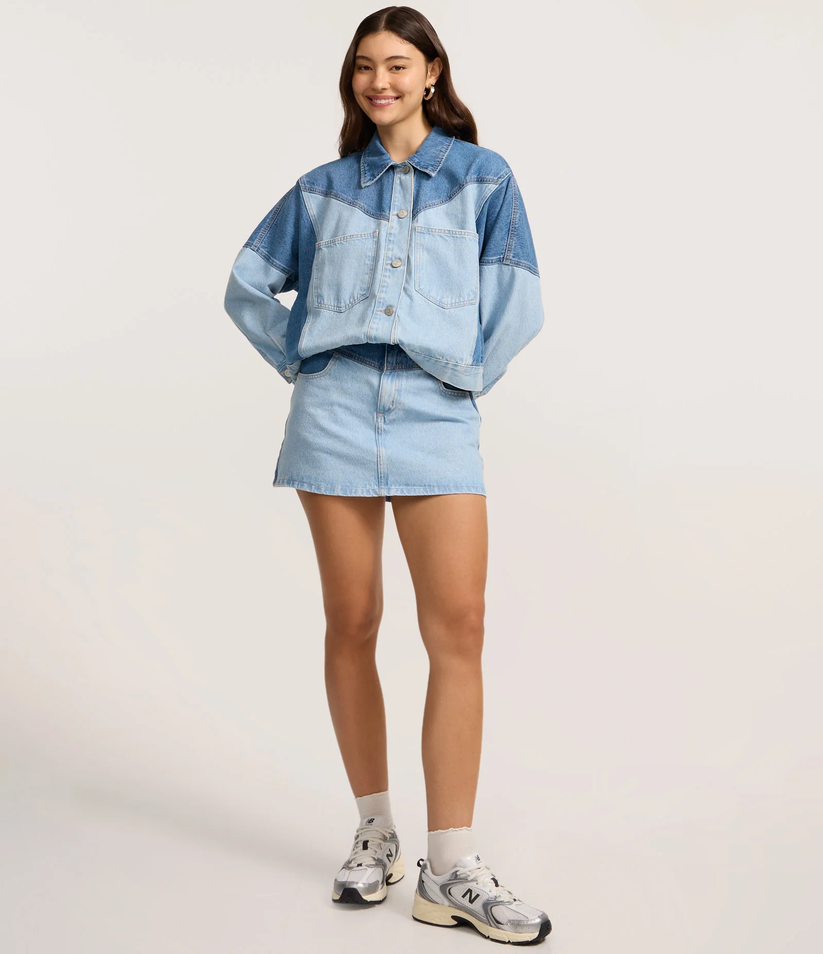 Jaqueta em Jeans com Recortes Bicolor Estruturados Azul Claro 2