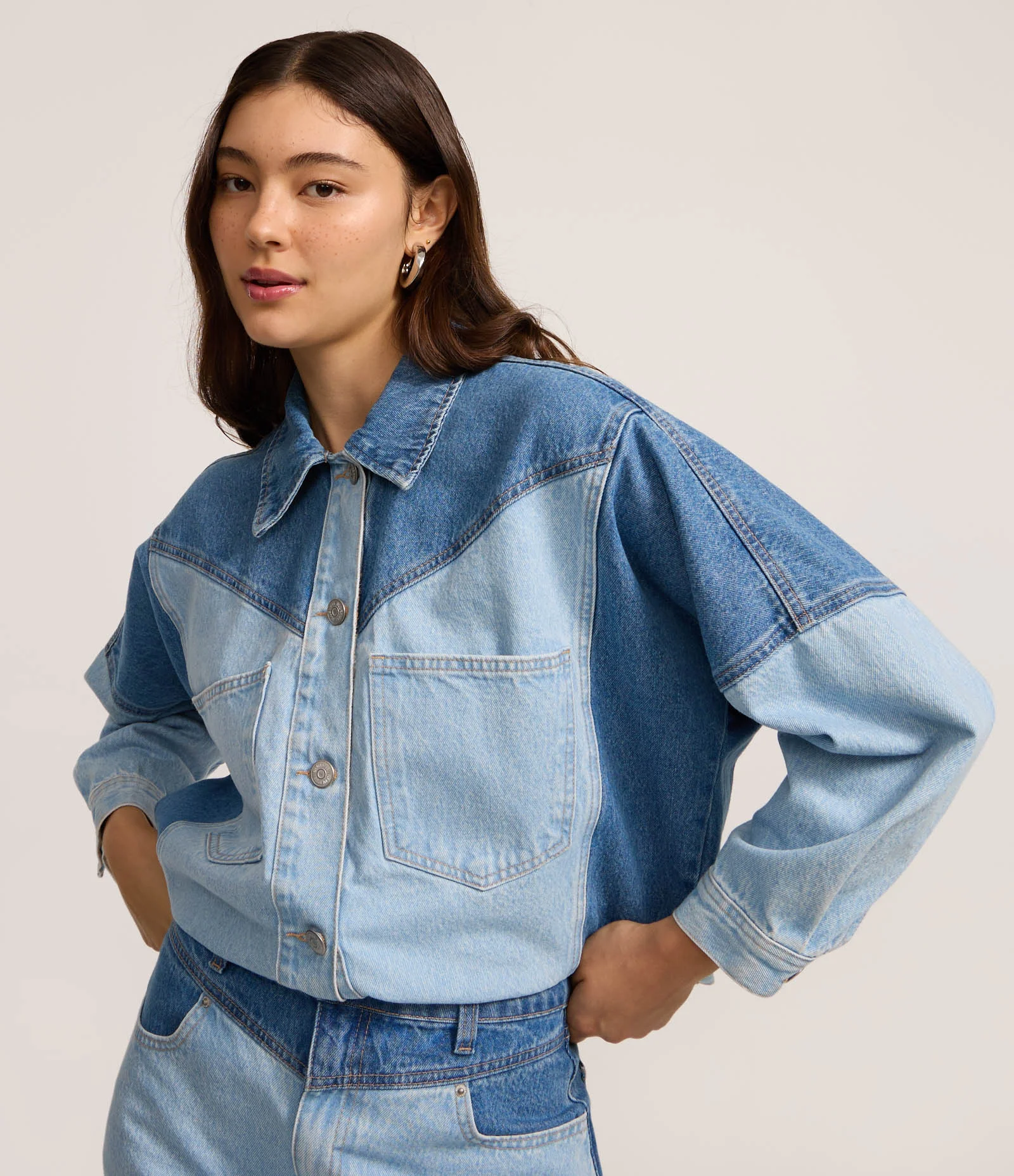 Jaqueta em Jeans com Recortes Bicolor Estruturados Azul Claro 3