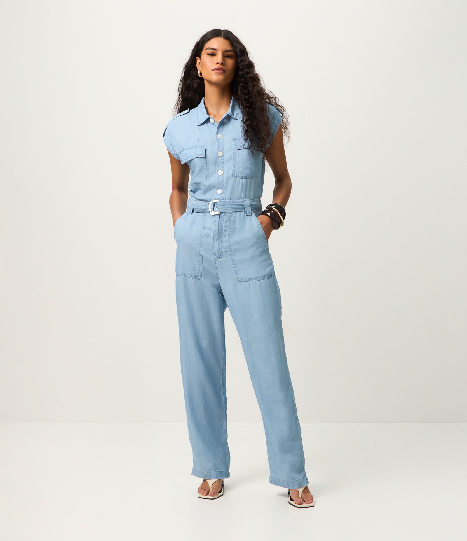 Macacão Longo em Liocel com Cinto e Bolsos Utilitários Azul Claro 2