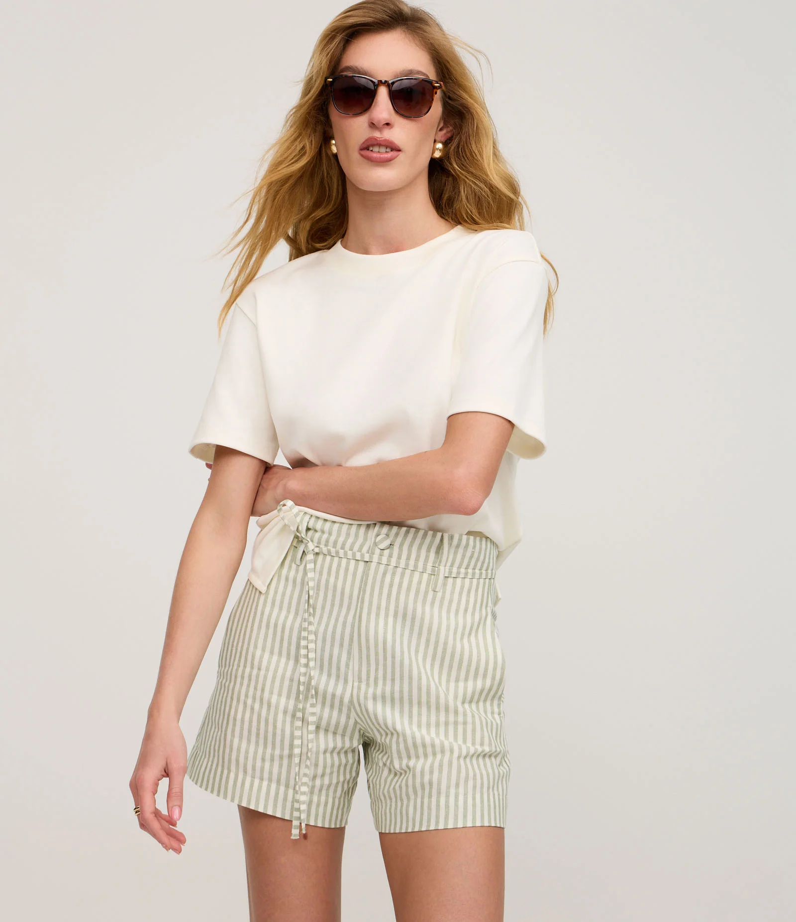 Short Alfaiatado Cintura Alta com Listras e Amarração Verde/Bege 2