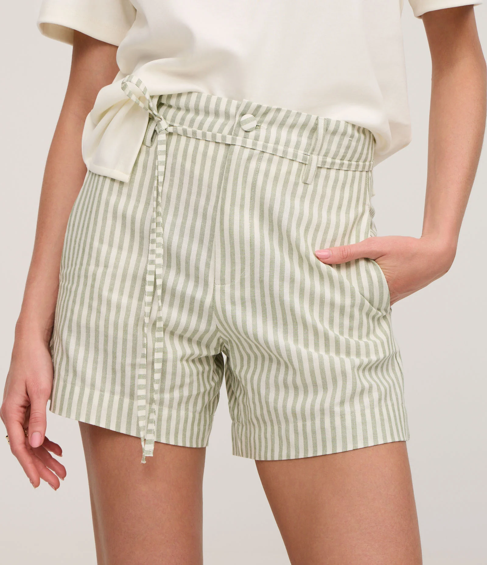 Short Alfaiatado Cintura Alta com Listras e Amarração Verde/Bege 3