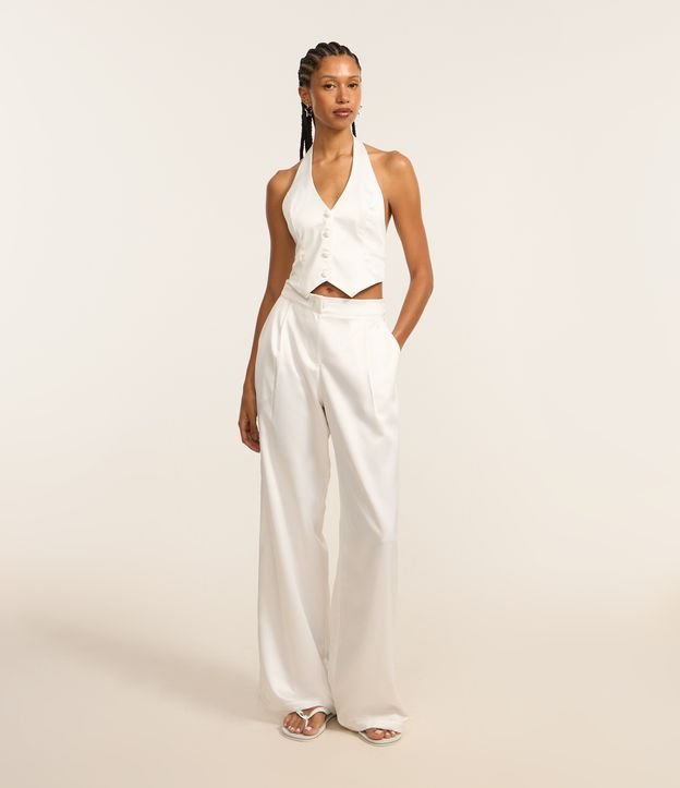 Calça Reta Cintura Alta em Cetim com Pregas e Pences