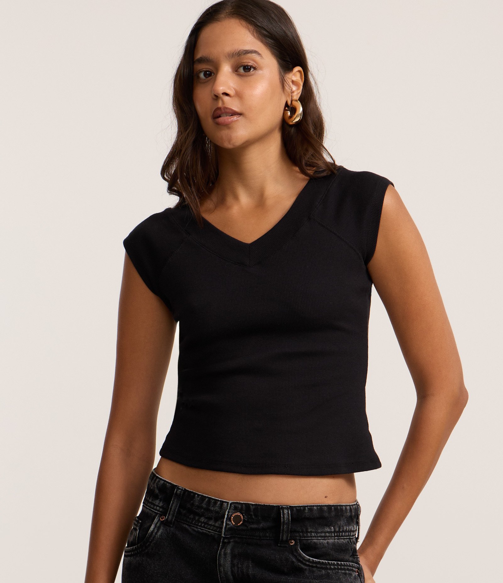 Blusa em Ribana com Decote V Preto 1