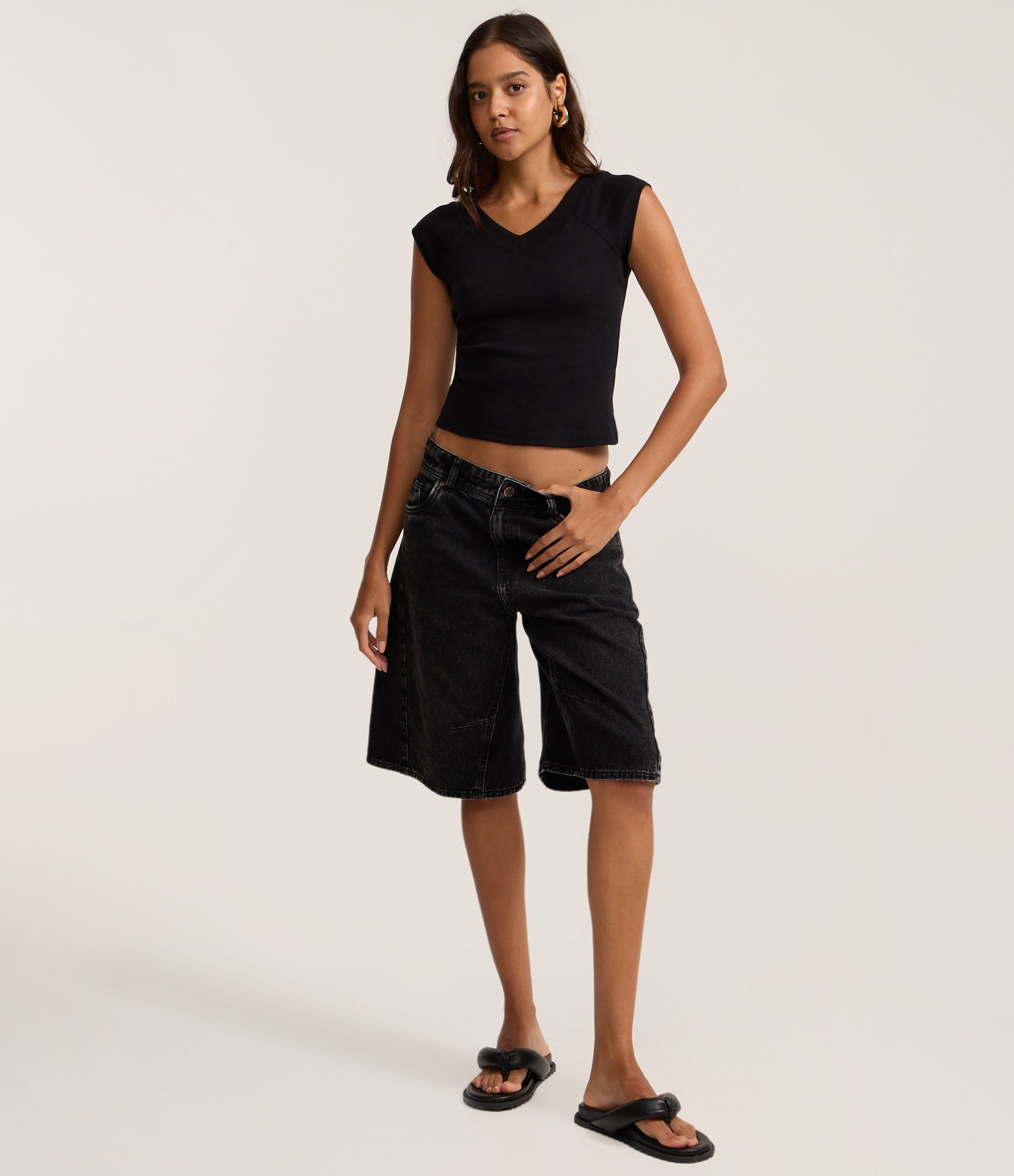 Blusa em Ribana com Decote V Preto 2