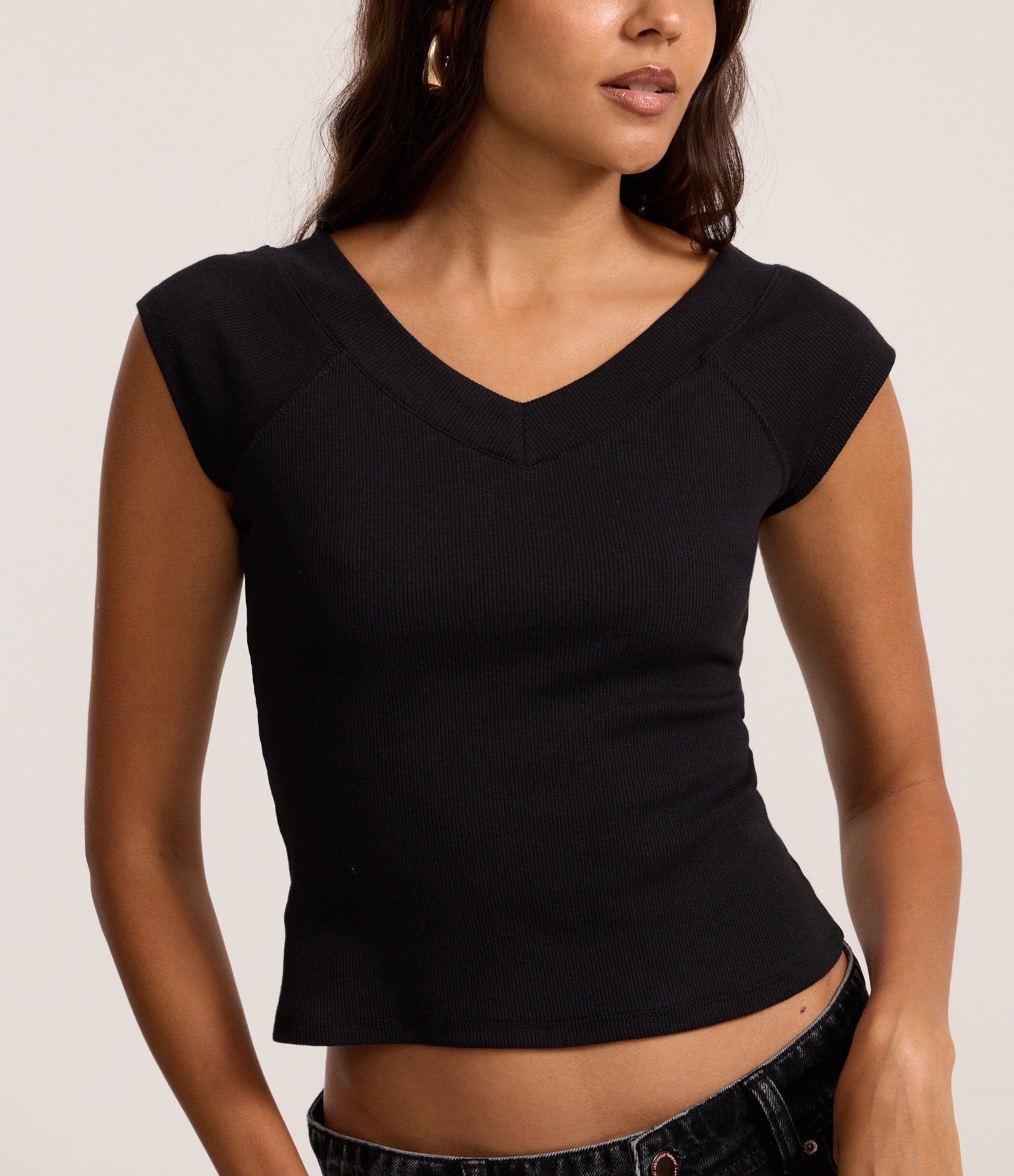Blusa em Ribana com Decote V Preto 3