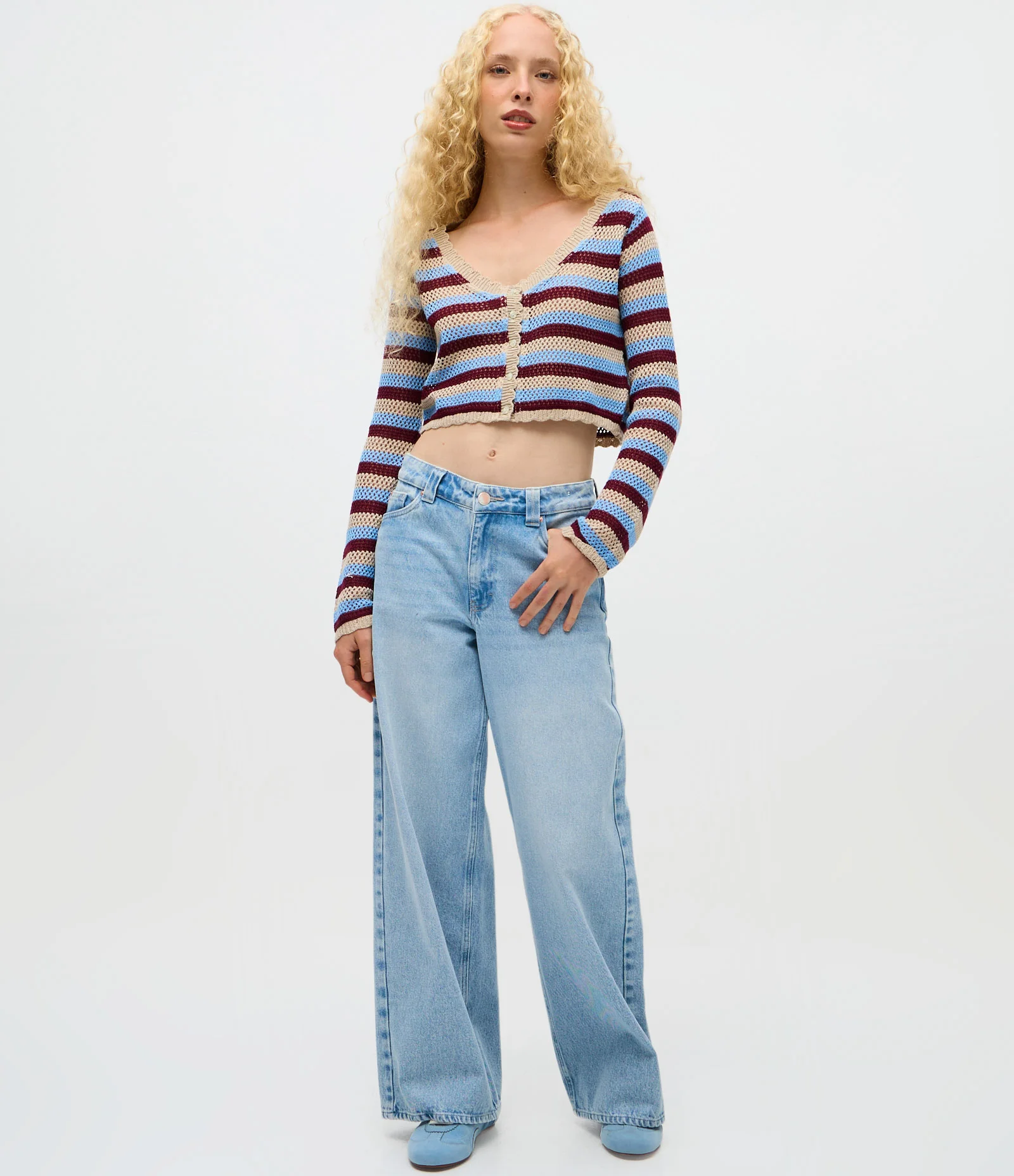 Casaco Cropped em Tricô Listrado com Acabamento Ondinha Azul 2