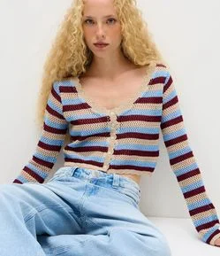 Casaco Cropped em Tricô Listrado com Acabamento Ondinha