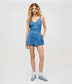 Macaquinho em Jeans com Decote V e Recortes Evasê