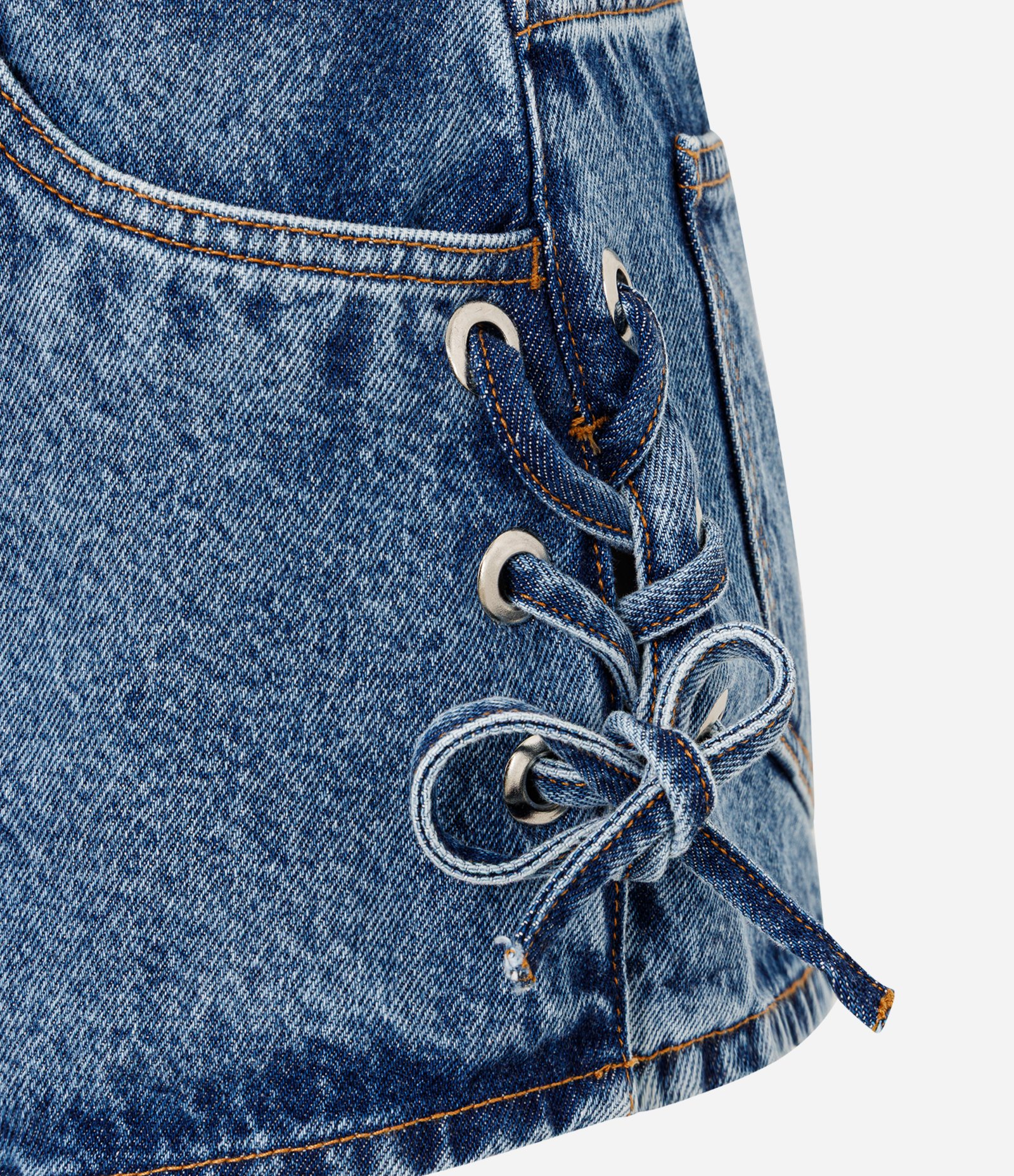 Short Micro Cintura Baixa em Jeans com Amarrações Médio 5