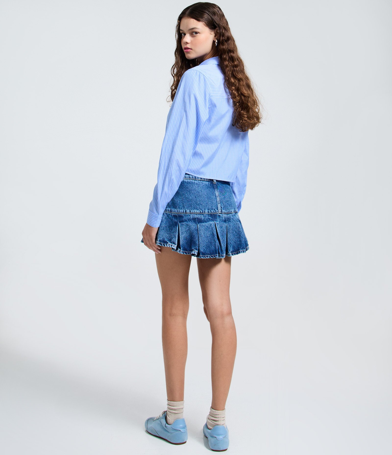 Short Saia em Jeans com Cós Transpassado e Pregas Azul 4