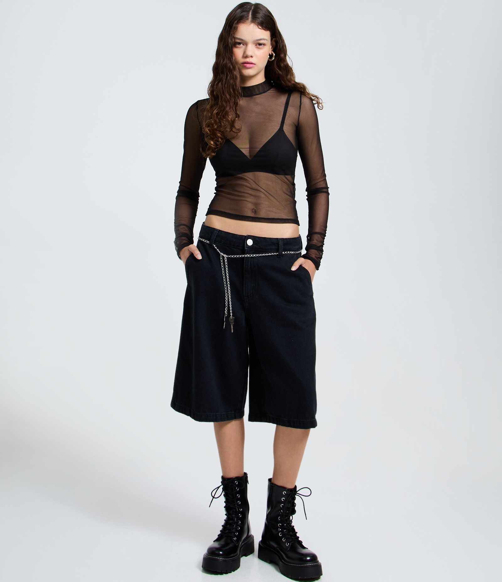 Bermuda Jorts em Jeans com Cinto Corrente Preto 2