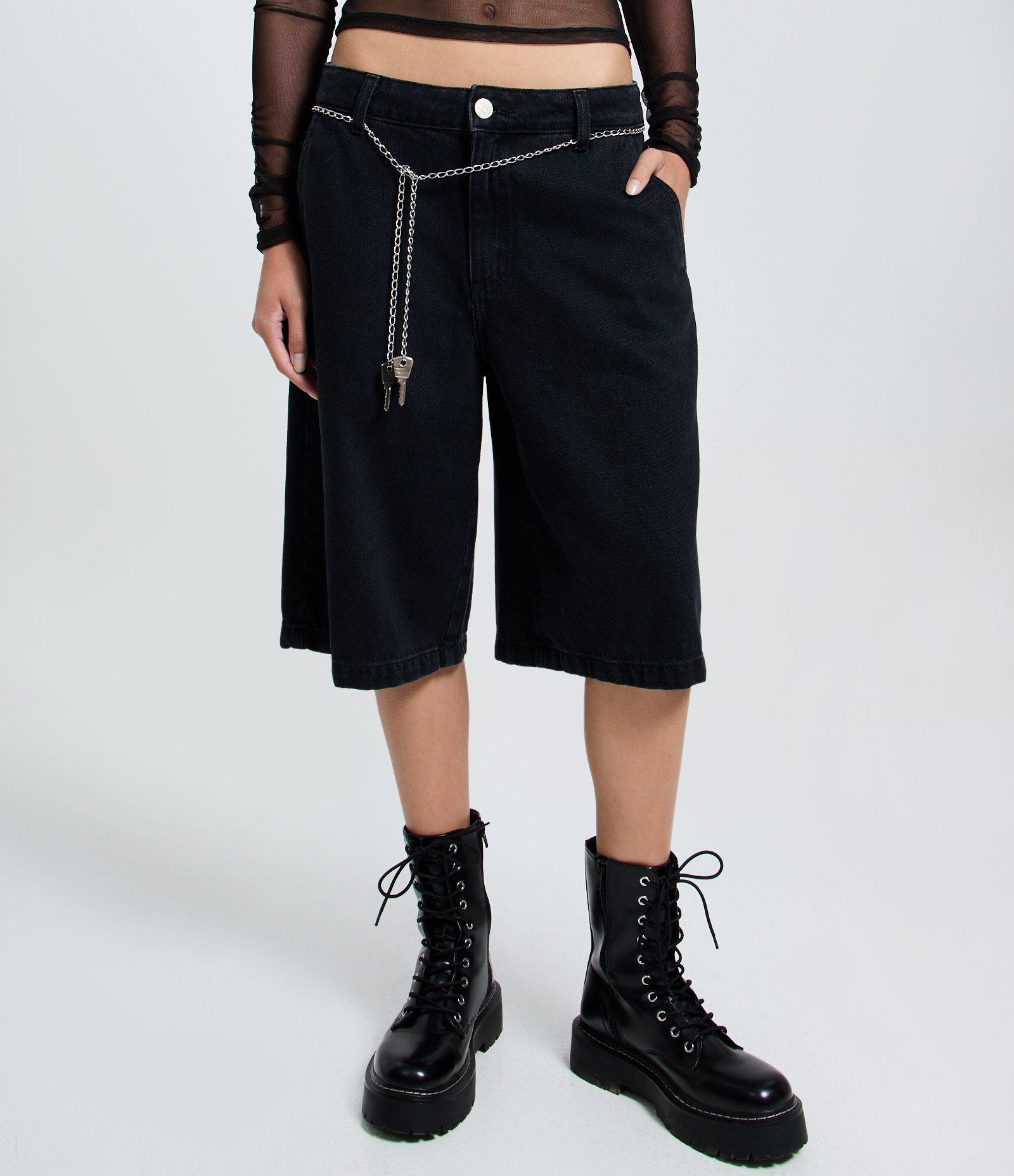 Bermuda Jorts em Jeans com Cinto Corrente Preto 3