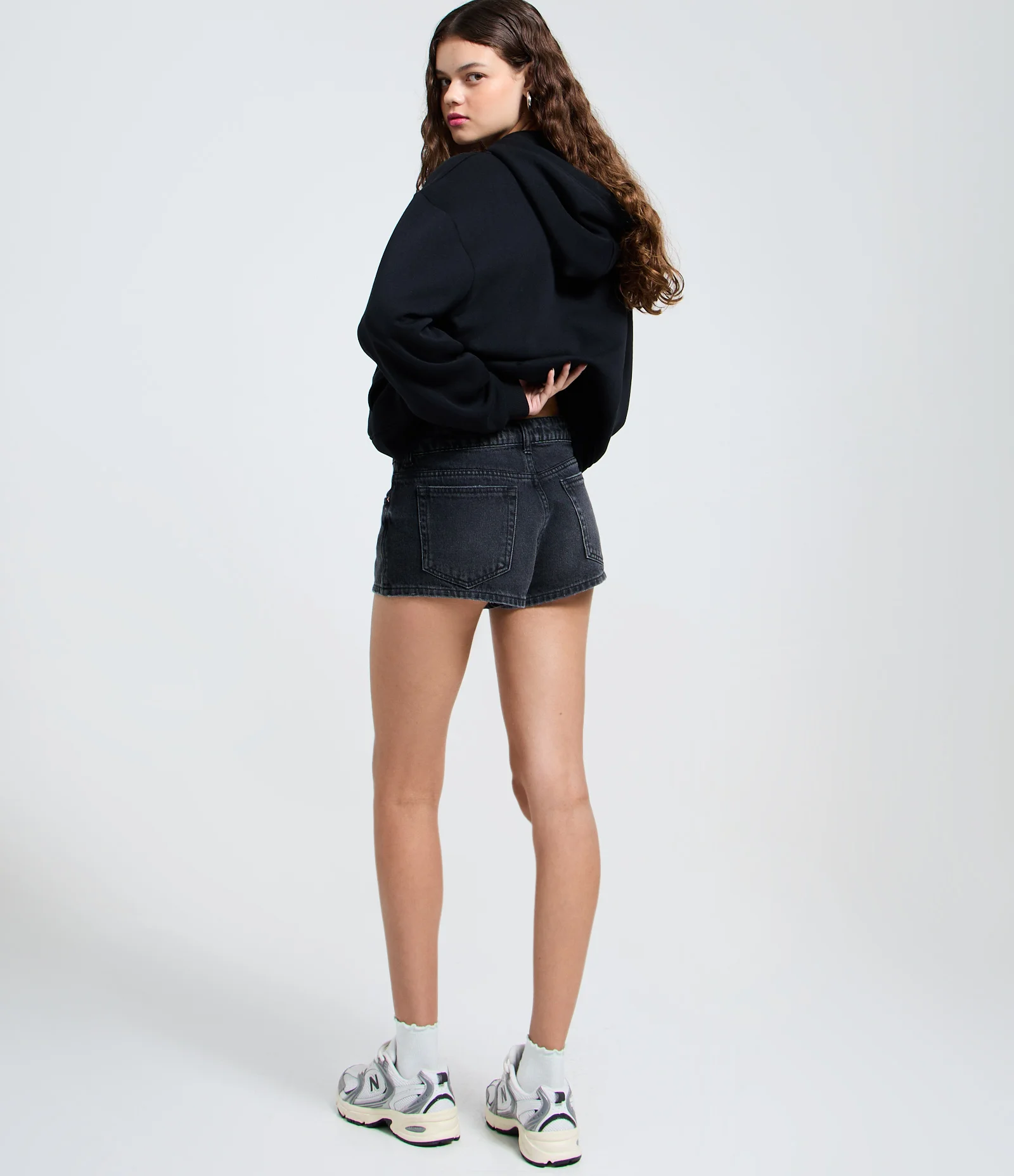 Short Micro em Jeans com Cintura Baixa Preto 4