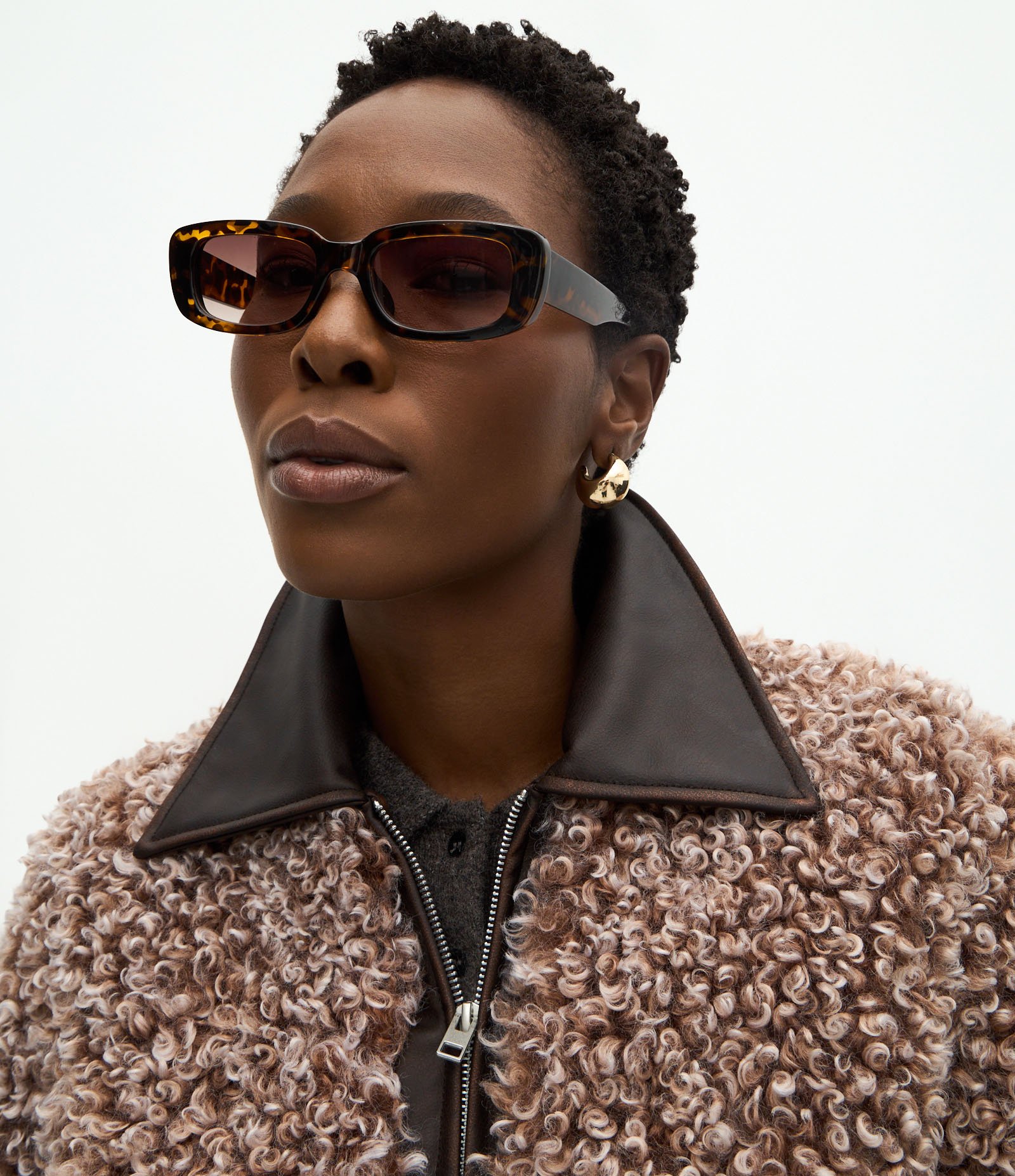 Jaqueta Pesada com Pelos e Gola em PU Marrom 3