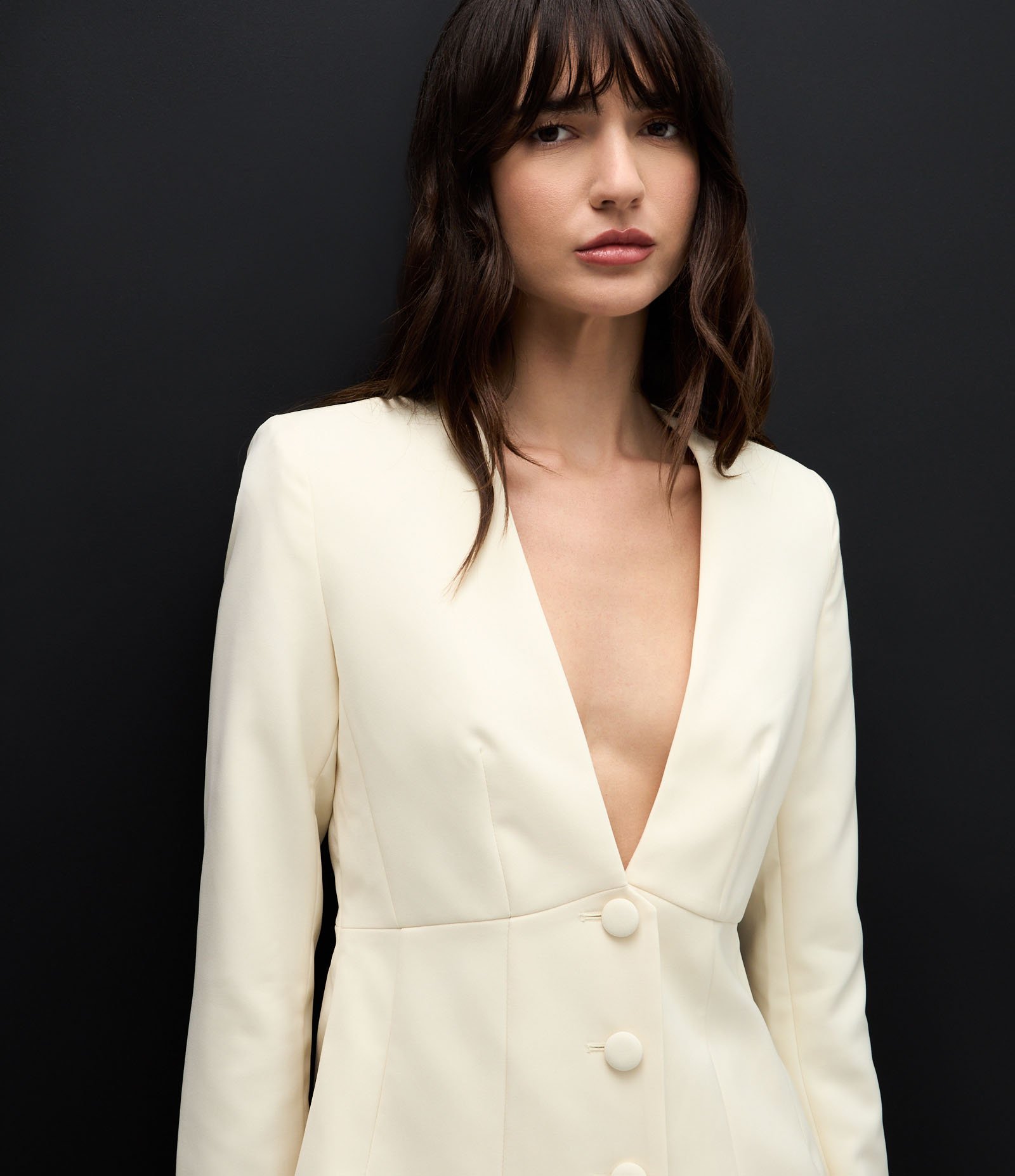 Blazer Acinturado de Alfaiataria com Decote em V Off White 4