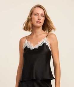 Blusa em Cetim com Renda no Decote