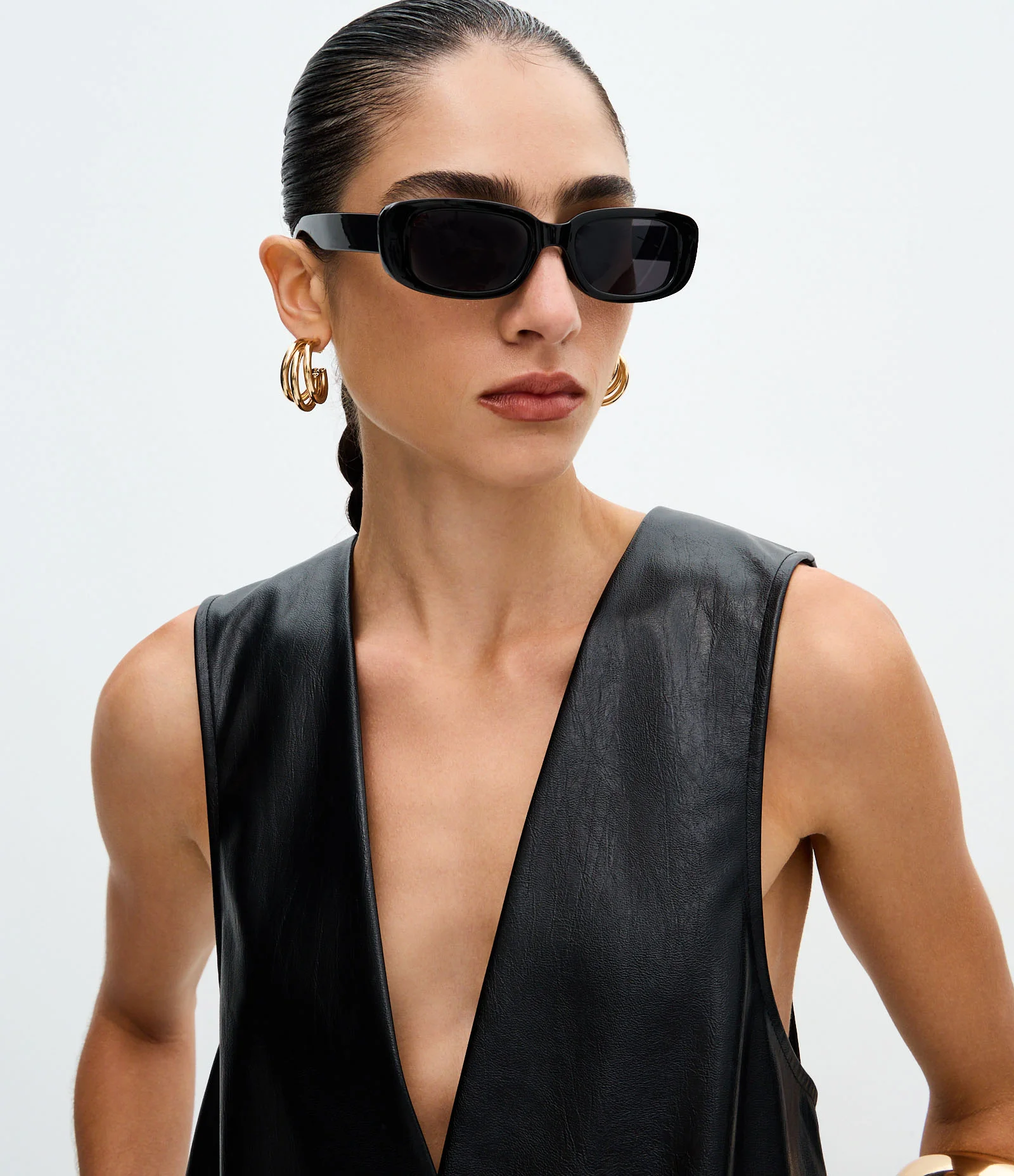 Vestido Salopete Curto em PU com Abotoamento Preto 3