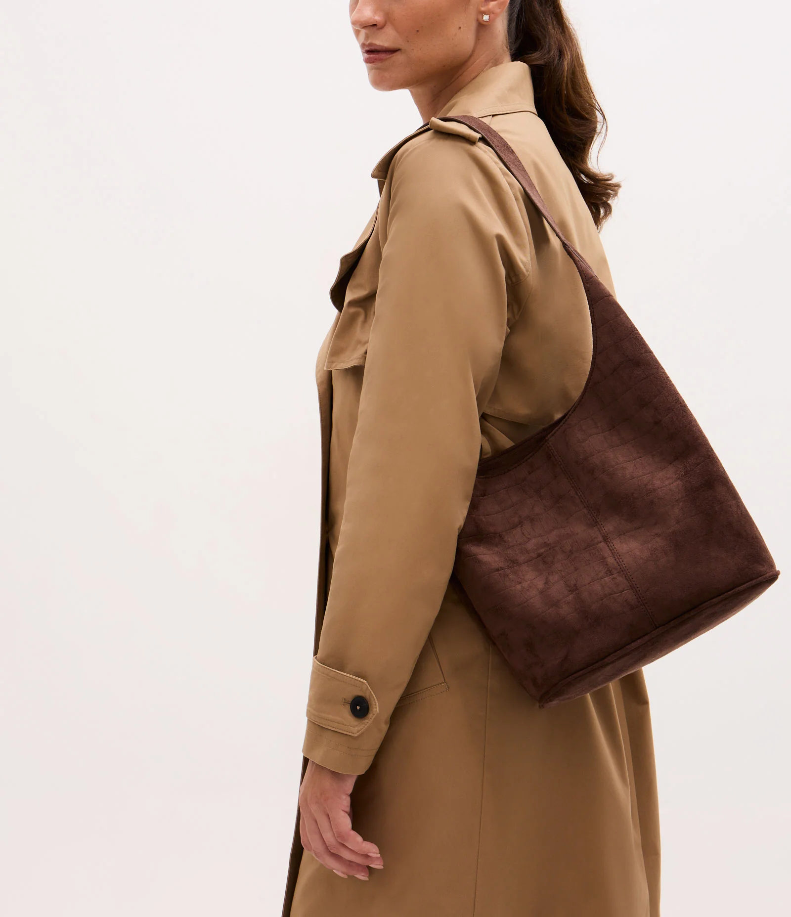 Bolsa Bucket Média em Suede com Textura Croco Marrom 1