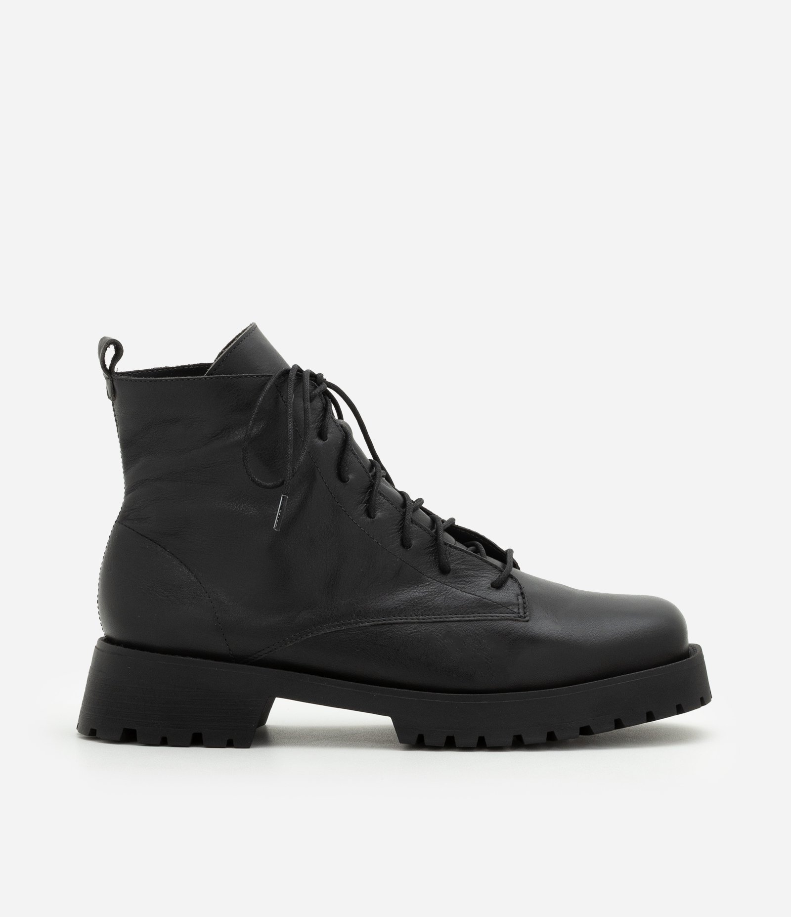 Bota Coturno em Couro com Bico Quadrado e Cadarço Preto 1