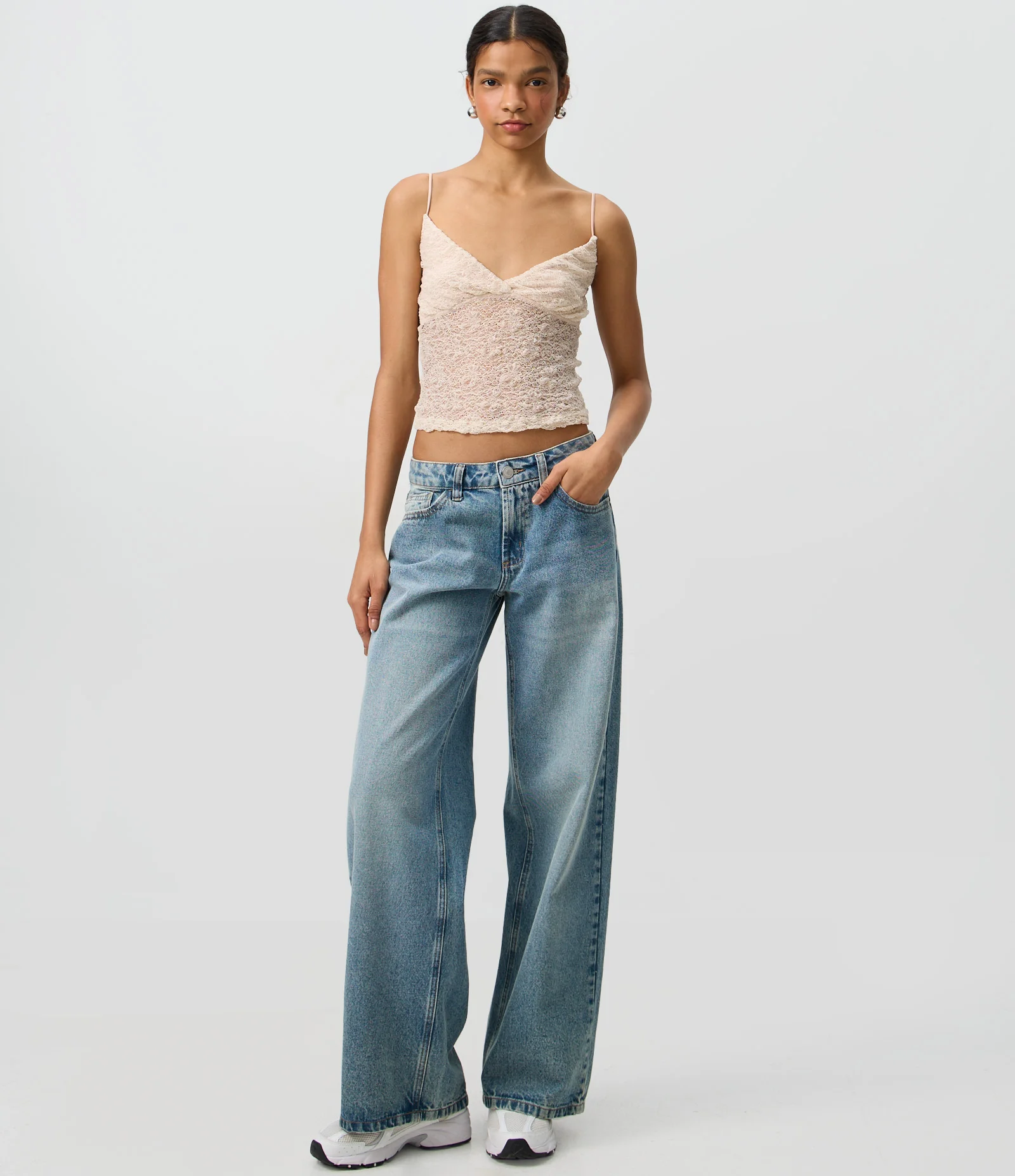 Blusa em Renda com Alça Fina e Textura Bege 2