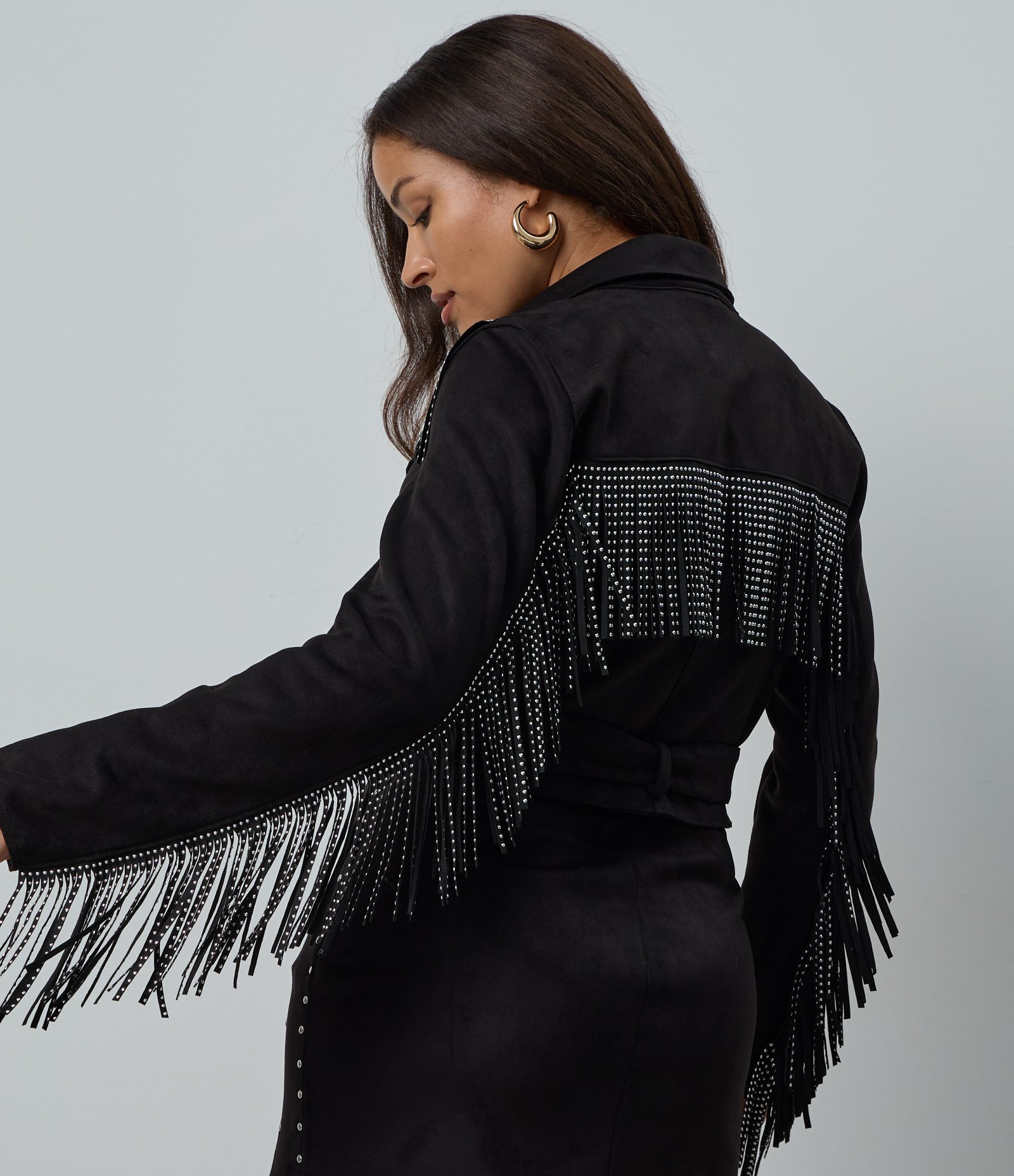 Jaqueta Curta em Suede com Franjas e Tachinhas Preto 4