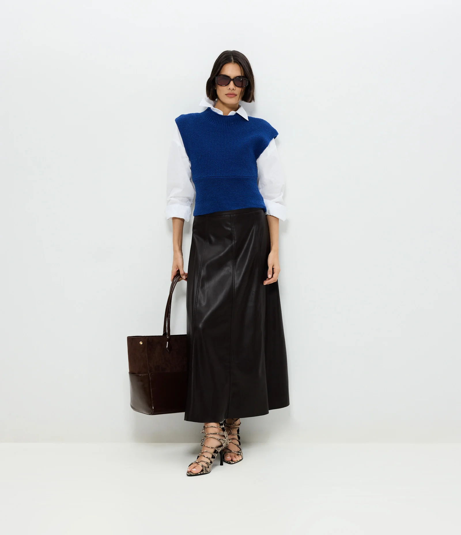 Saia Midi em PU com Recortes Frontais Preto 1