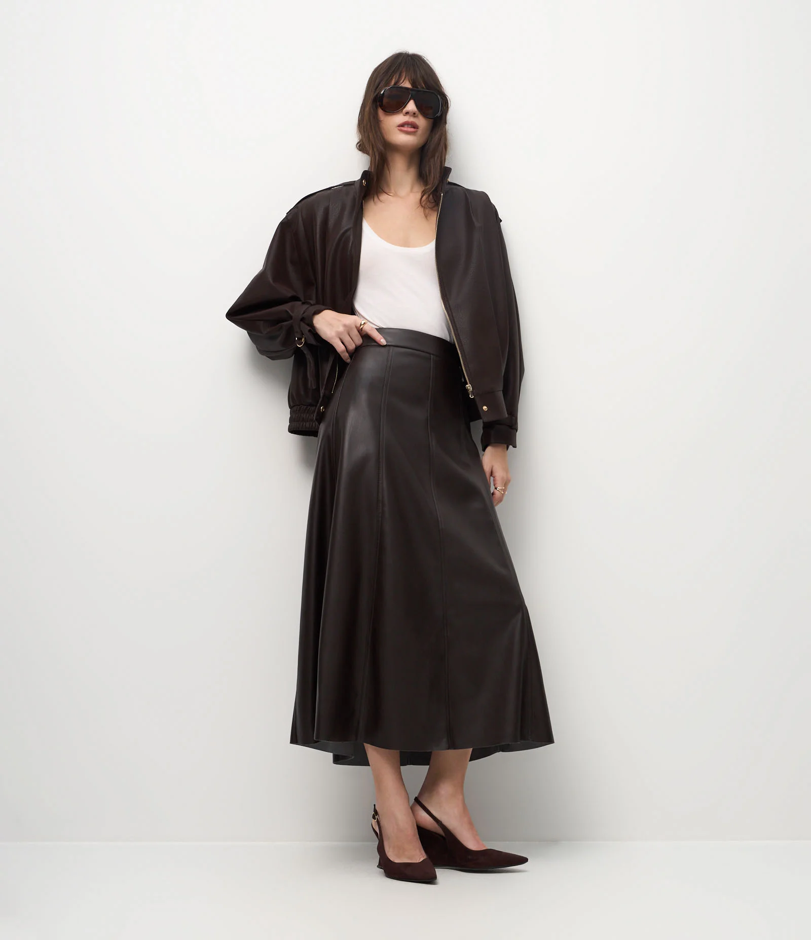 Saia Midi em PU com Recortes Frontais Marrom Escuro 1