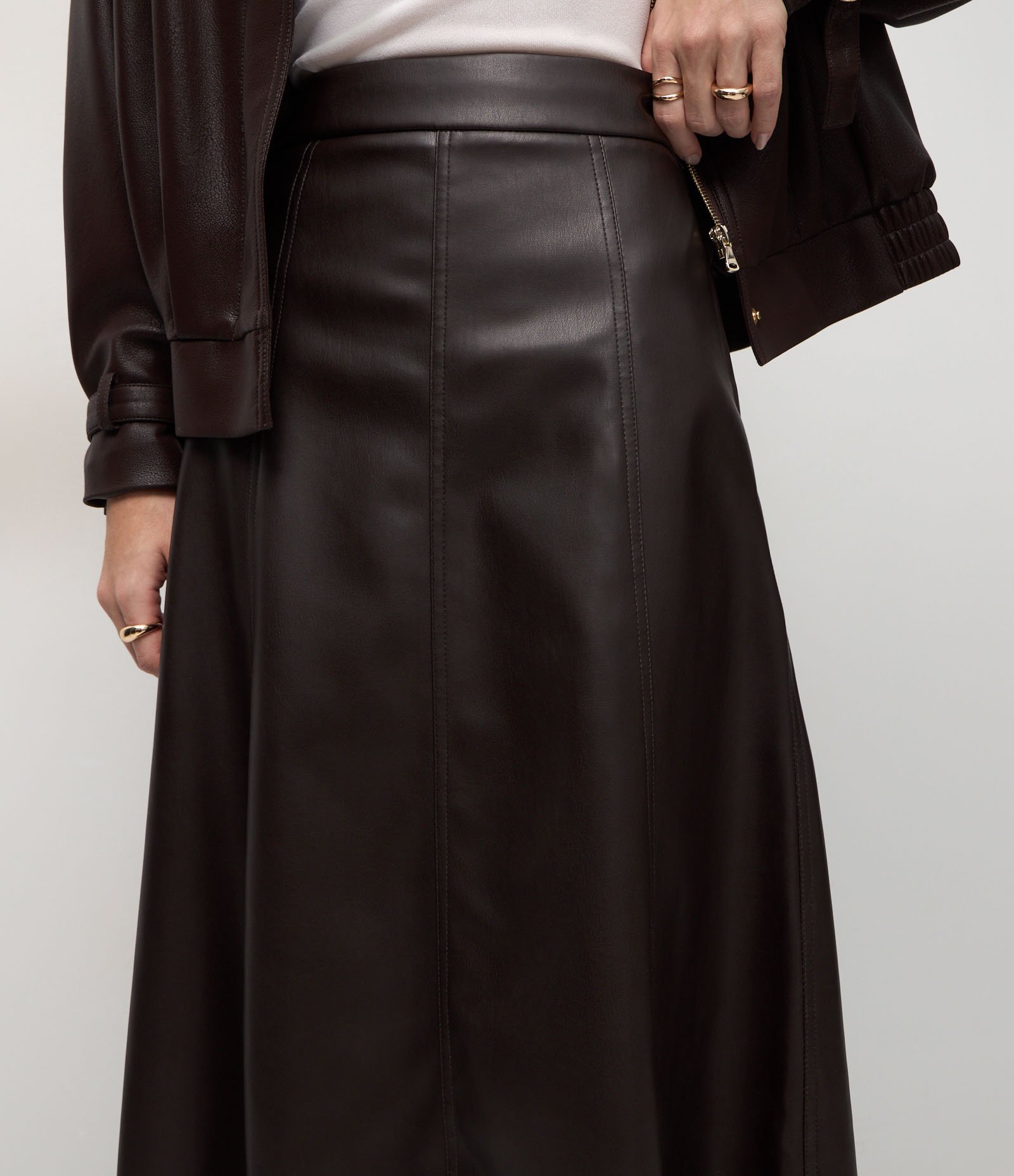 Saia Midi em PU com Recortes Frontais Marrom Escuro 4