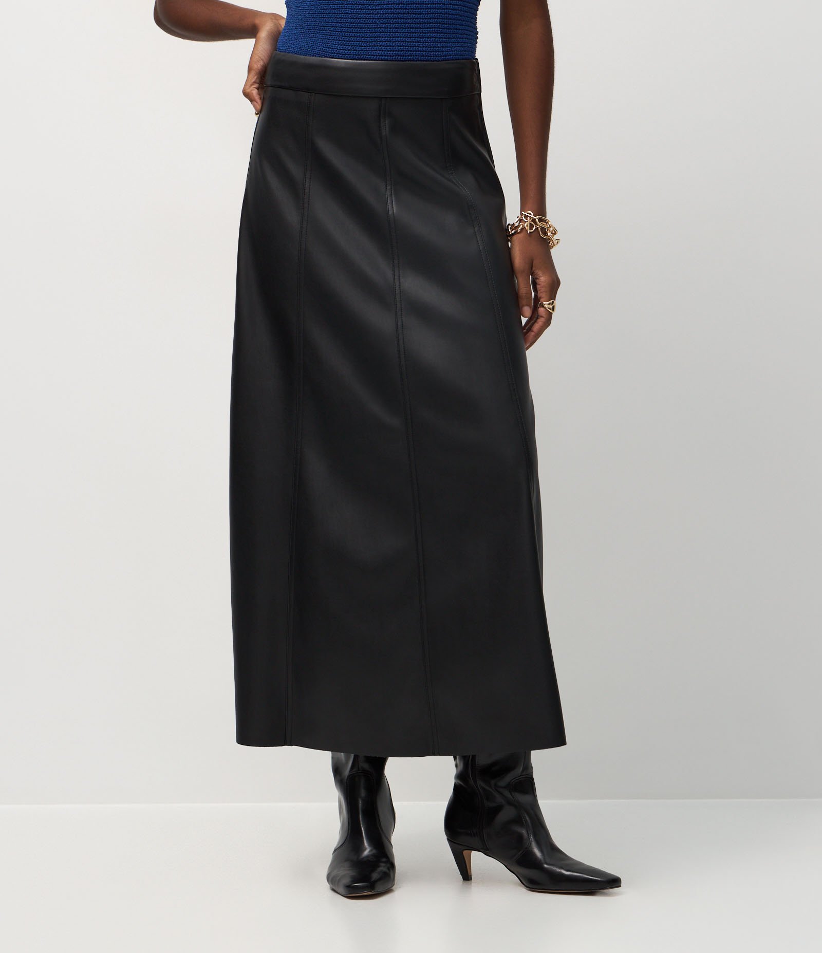 Saia Midi em PU com Recortes Frontais Preto 3