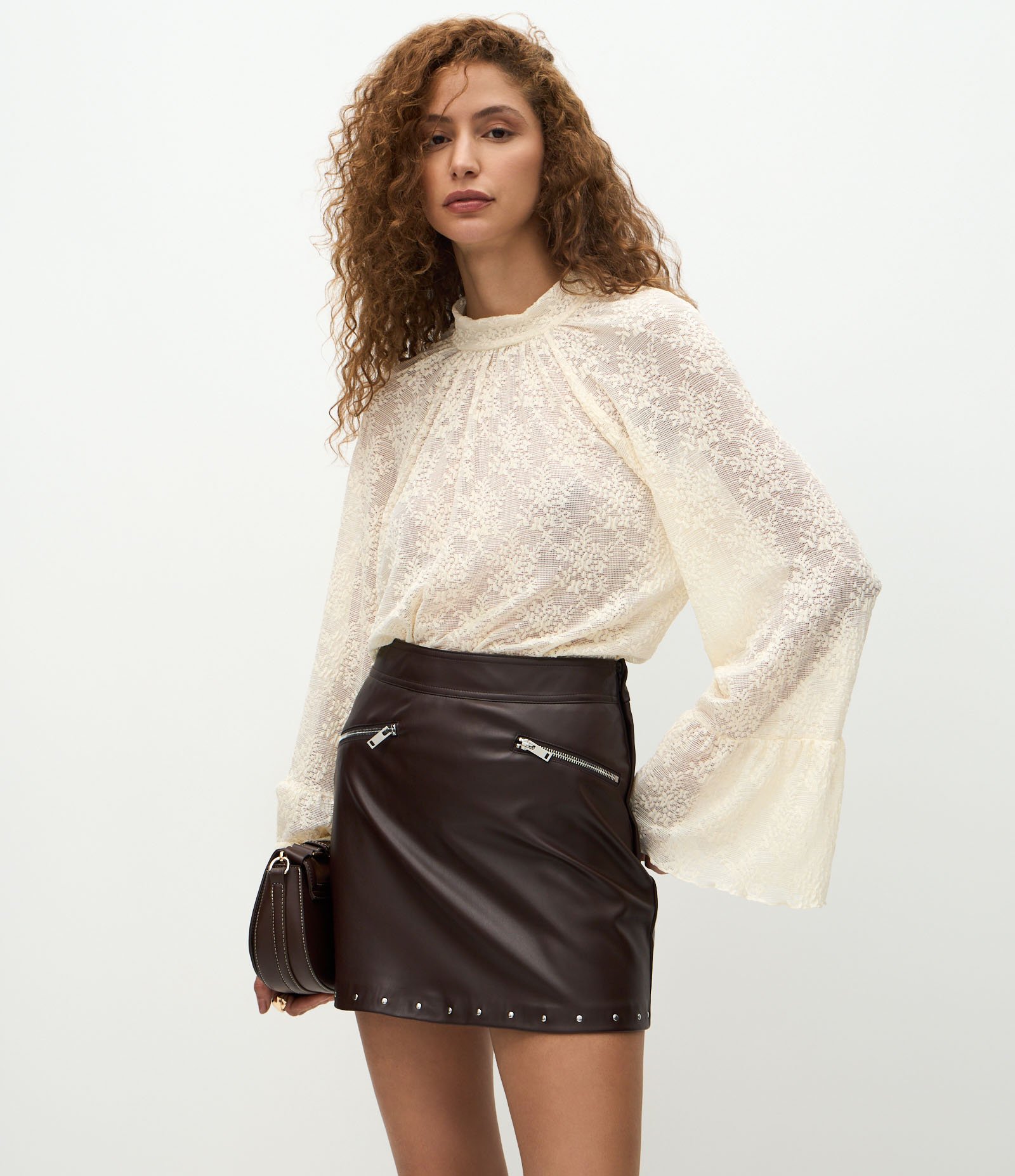 Saia Curta em PU com Aplicação de Brilhos na Barra Marrom 2