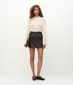 Saia Curta em PU com Aplicação de Brilhos na Barra
