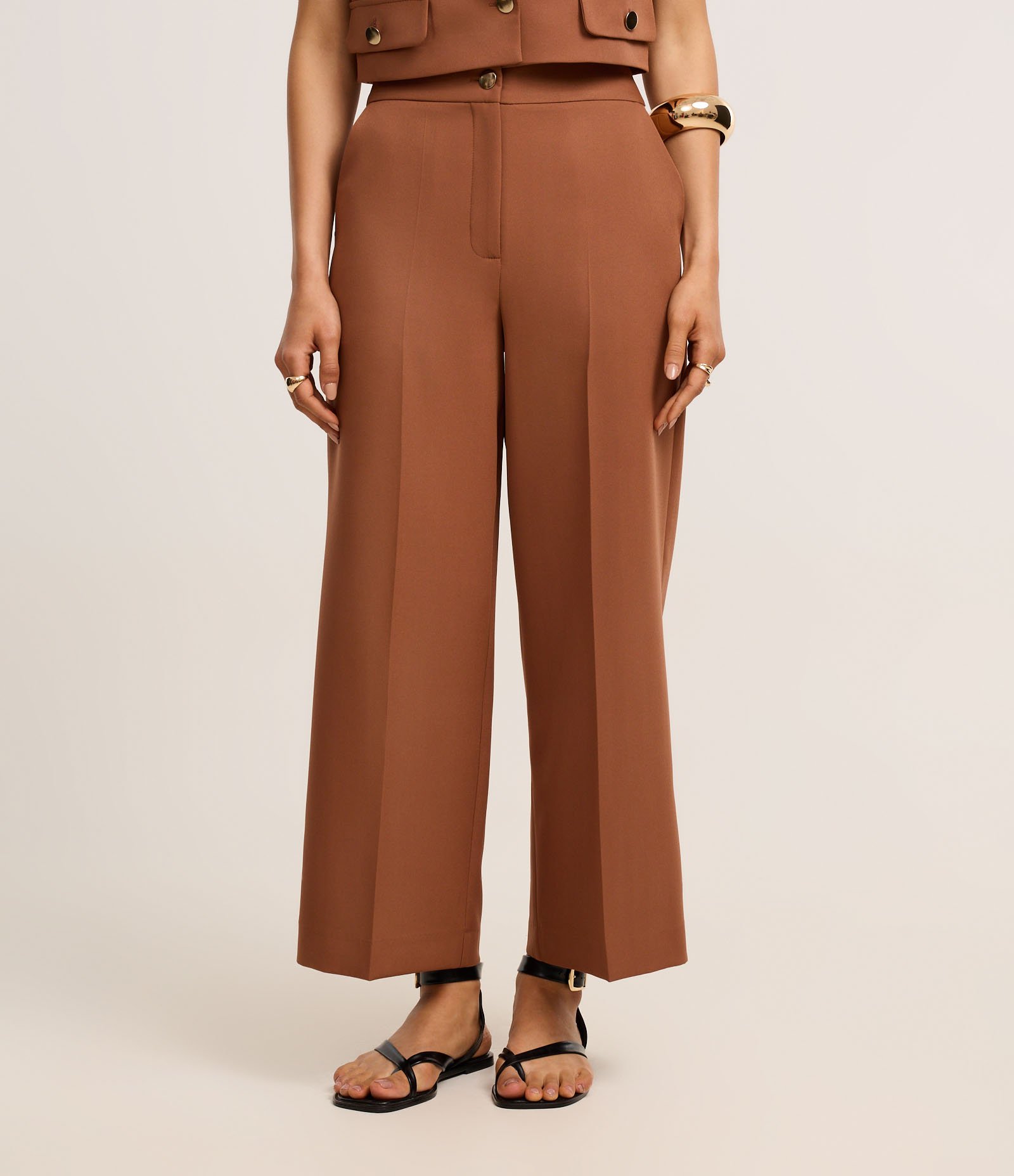 Calça Reta Alfaiatada com Cintura Alta Marrom 3