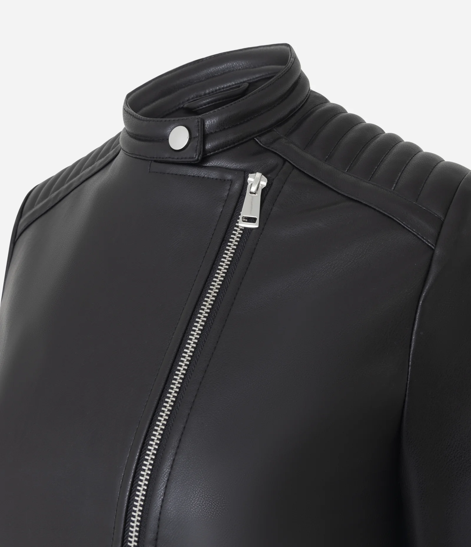 Jaqueta Biker em PU com Matelassê no Ombro e Fechamentos em Zíper Preto 2