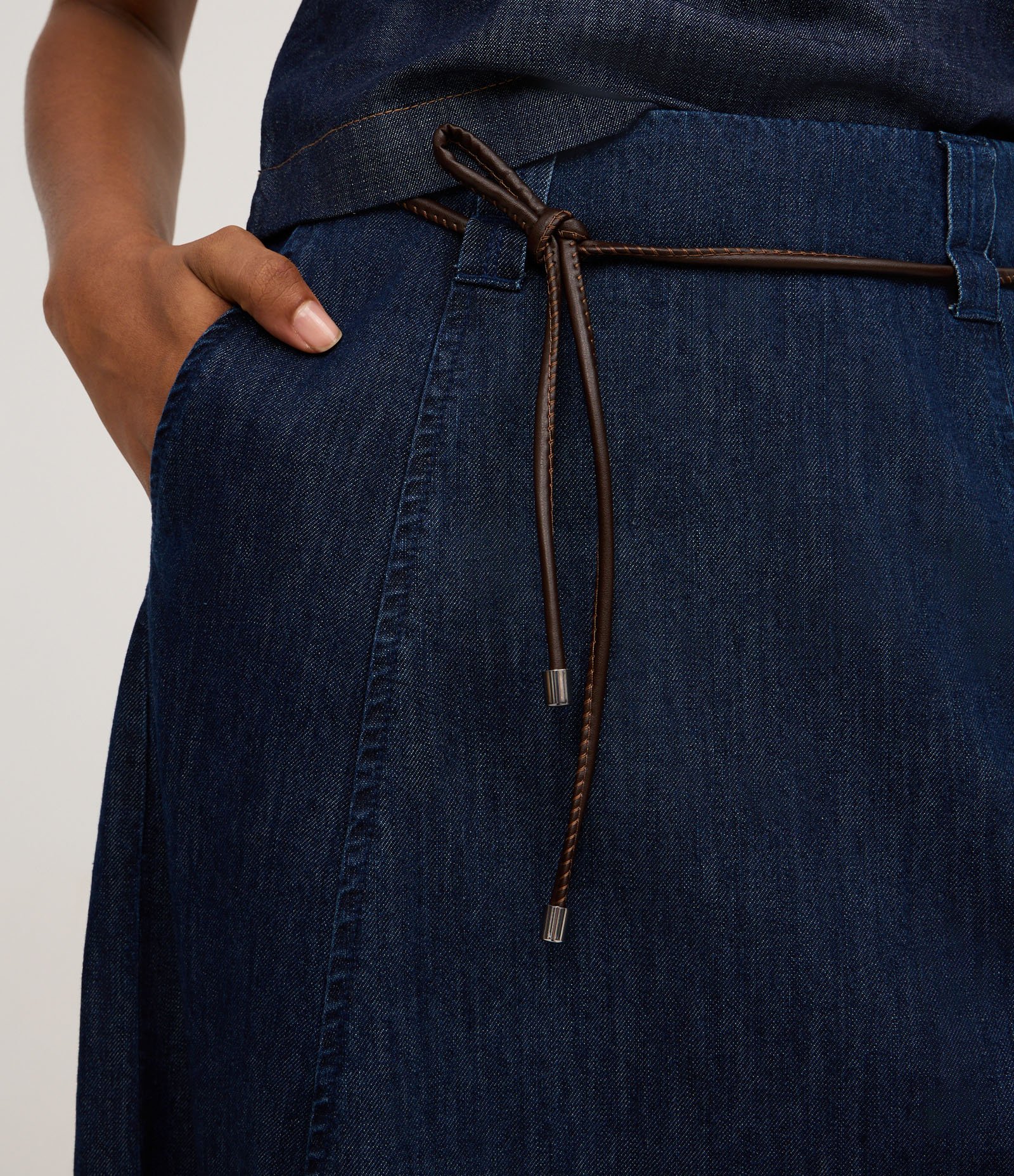 Saia Evasê em Jeans com Cinto Diferenciado Azul 4