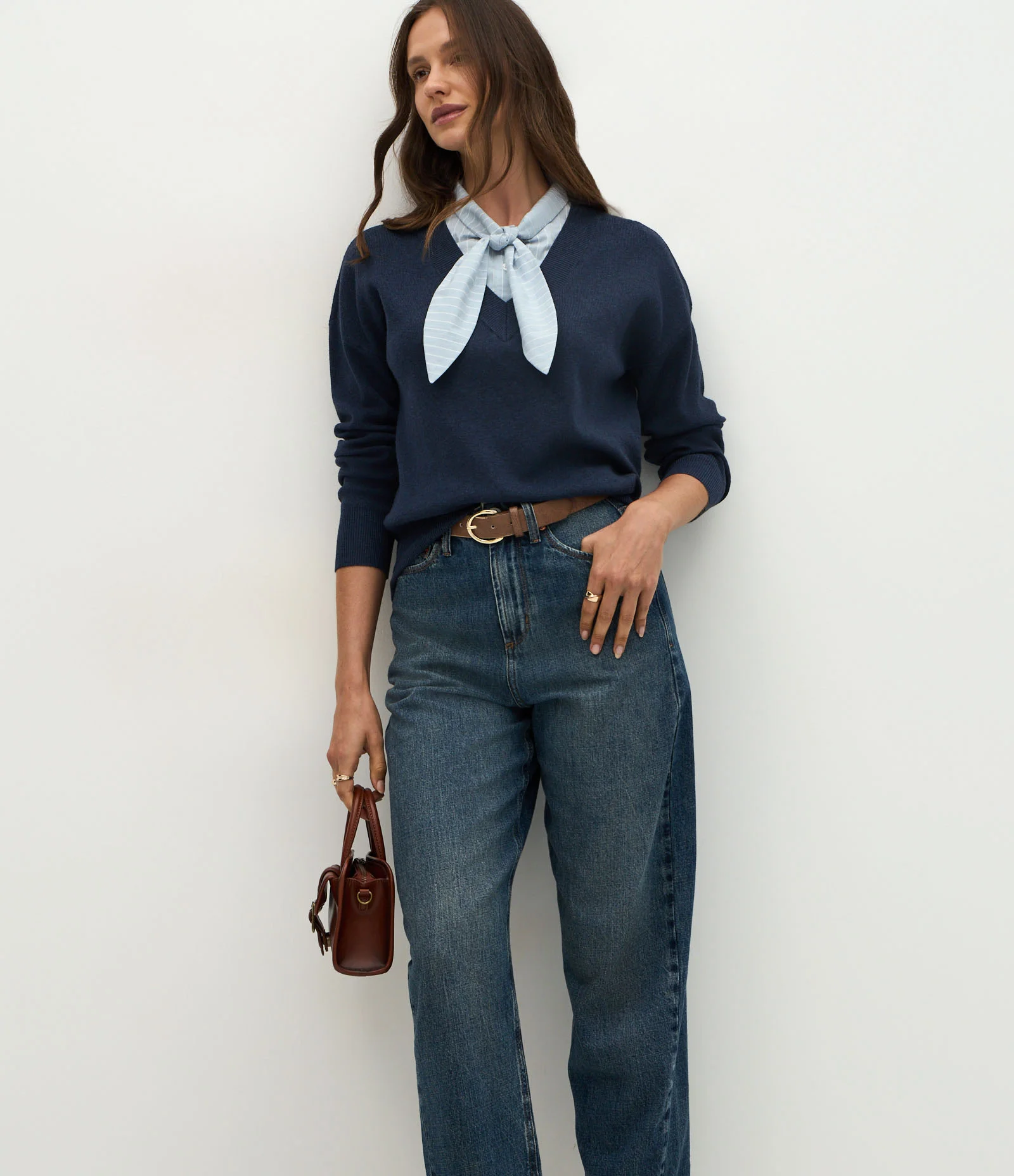 Calça Carrot em Jeans com Cintura Alta Azul 2