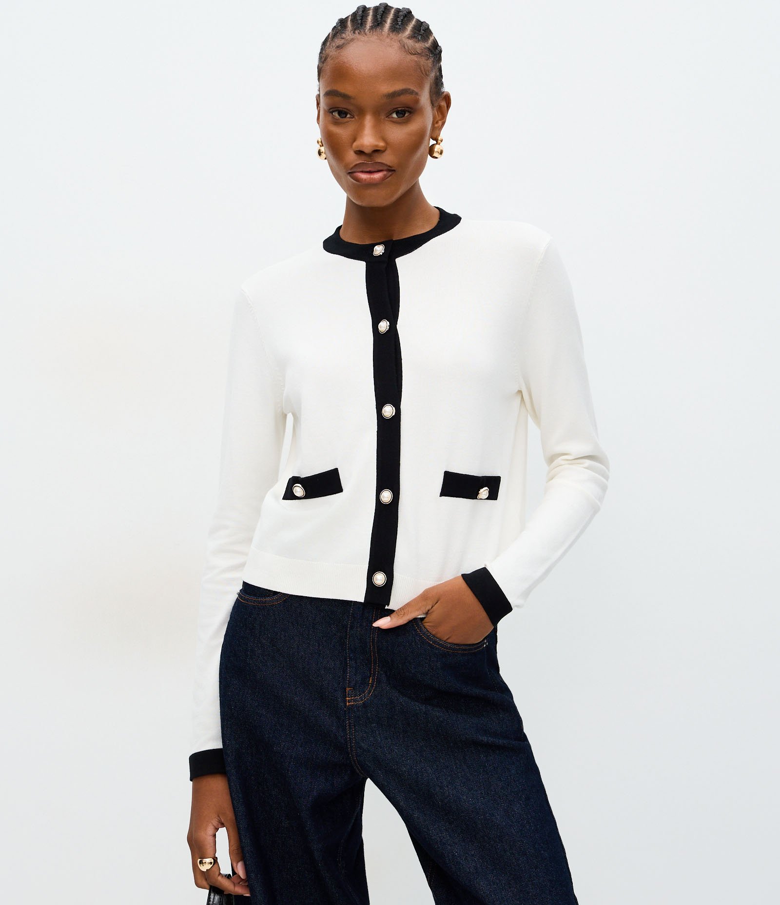 Cardigan Curto em Tricô com Botões Perolados Branco 1