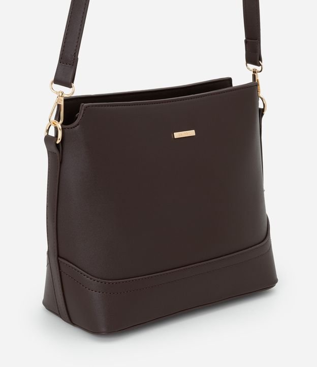 Bolsa Pequena em Material Sintético com Detalhes Metalizados