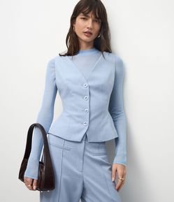 Colete de Alfaiataria Acinturado com Abotoamento Frontal