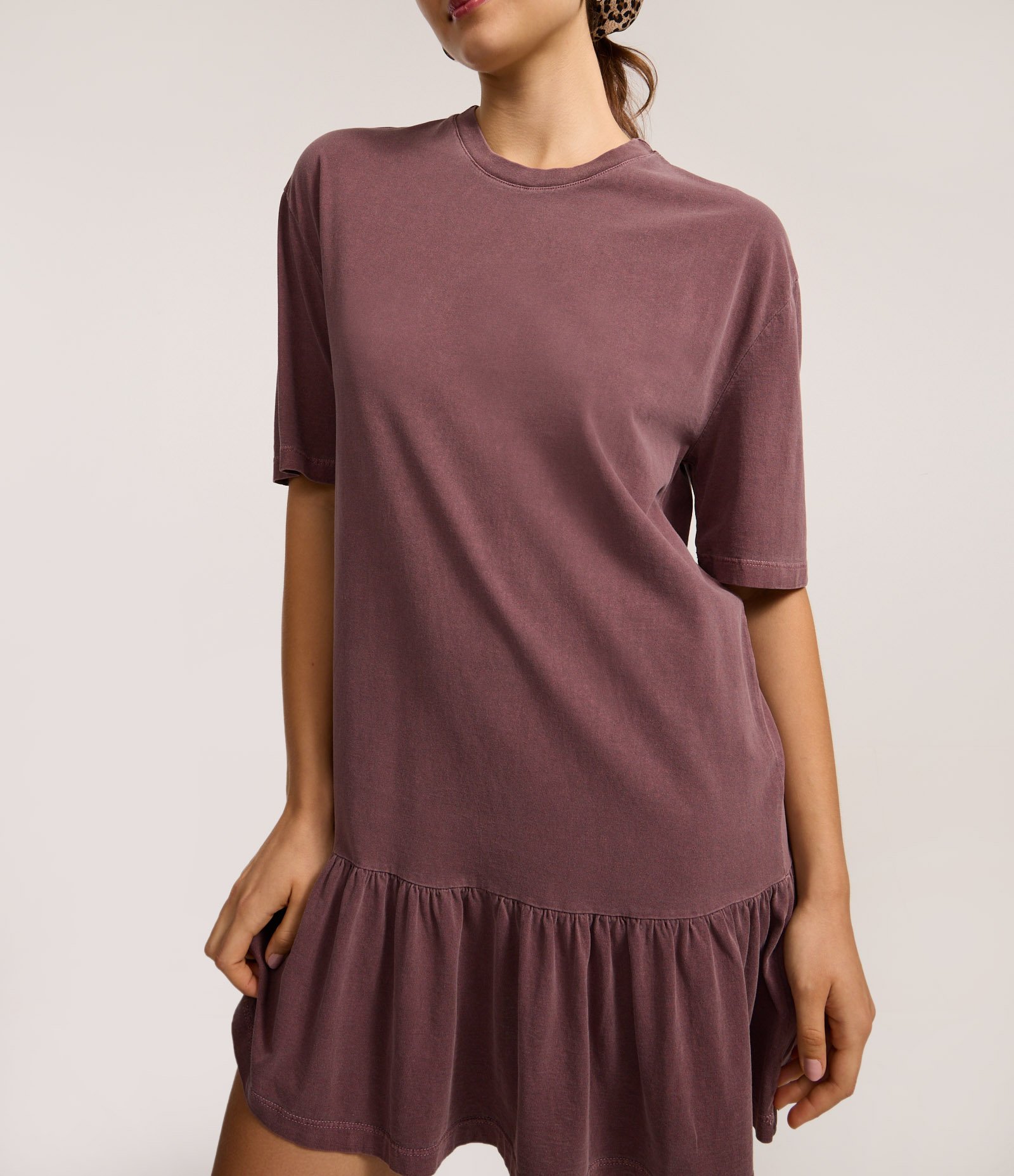 Vestido T-Shirt em Algodão com Babado na Barra Marrom Estonado 4