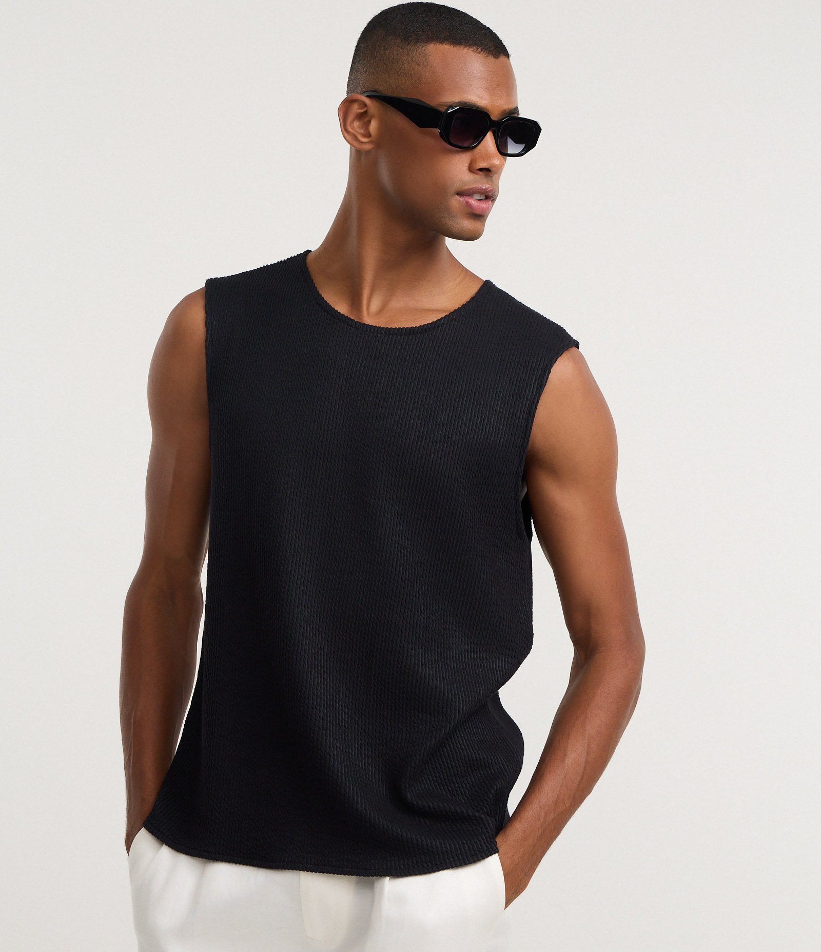 Regata Regular em Algodão com Textura Tricô Preto 1