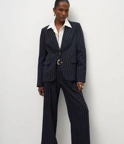Calça Wide Leg Alfaiatada com Estampa Risca de Giz