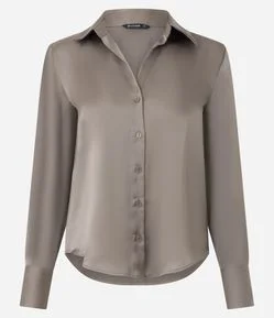 Camisa em Cetim com Recortes e Caimento Leve