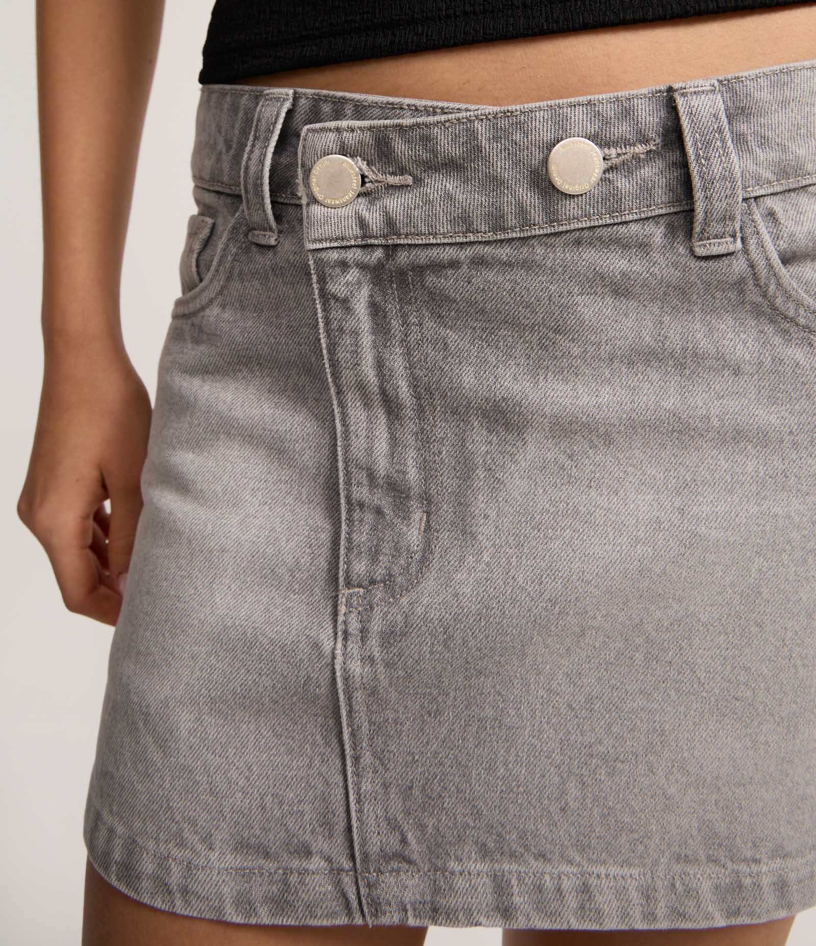 Minissaia em Jeans com Cós Transpassado e Bolsos Cinza 4