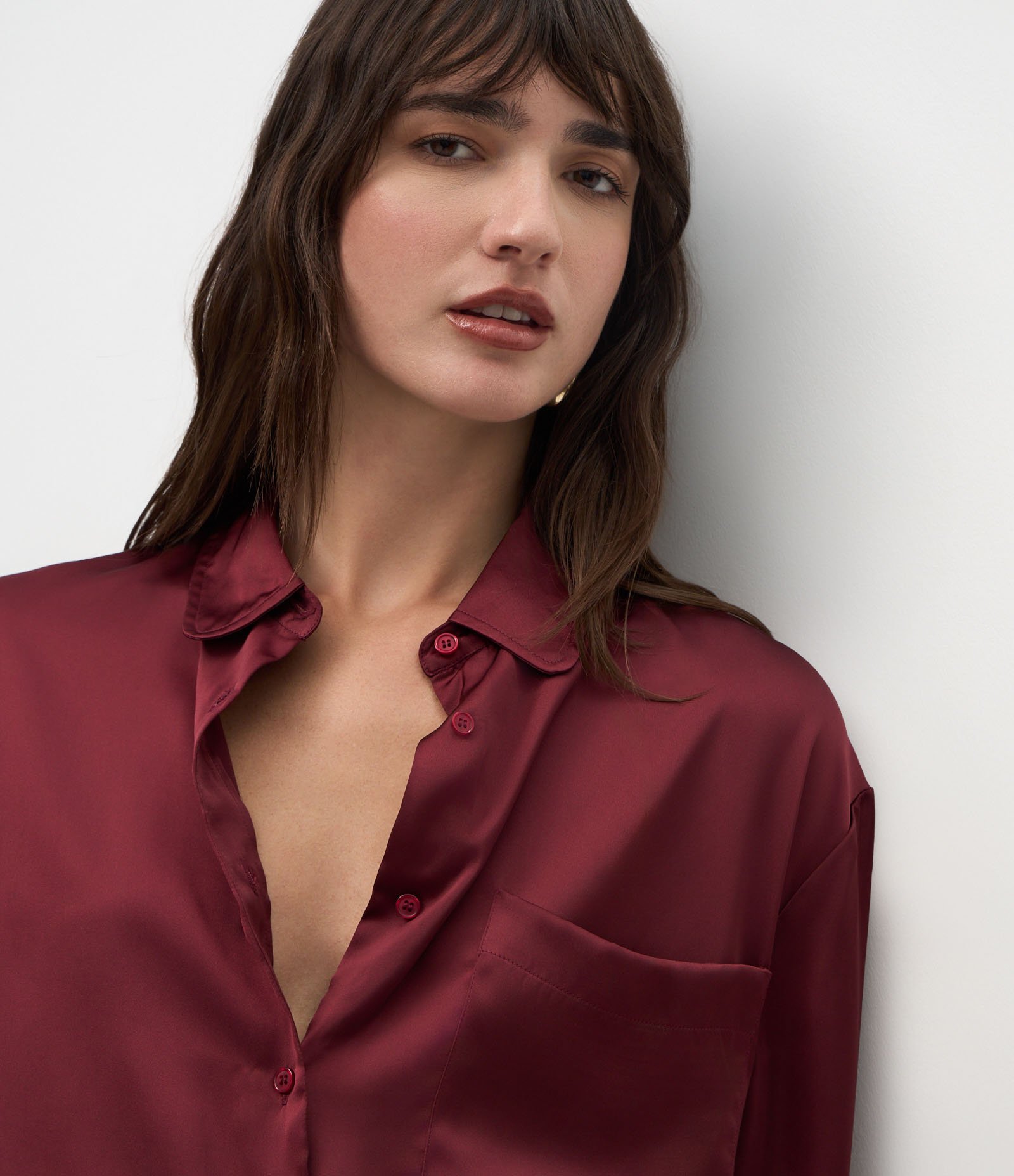 Camisa Acetinada com Mangas Longas Bordô 3